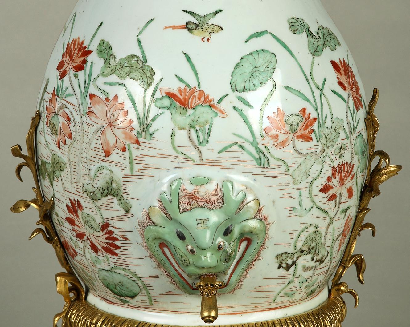 Chinoiseries Fontaine murale en porcelaine chinoise attribuée à L'Escalier de Cristal, vers 1880 en vente