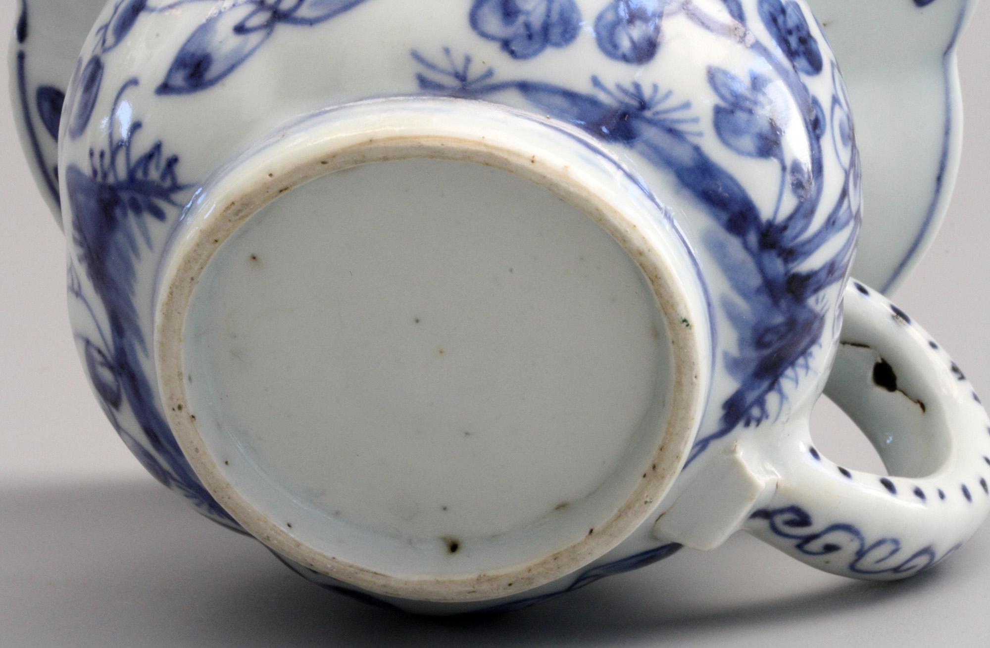 Rare Chinese Qianlong Blue and White Floral Painted Porcelain Spittoon 2