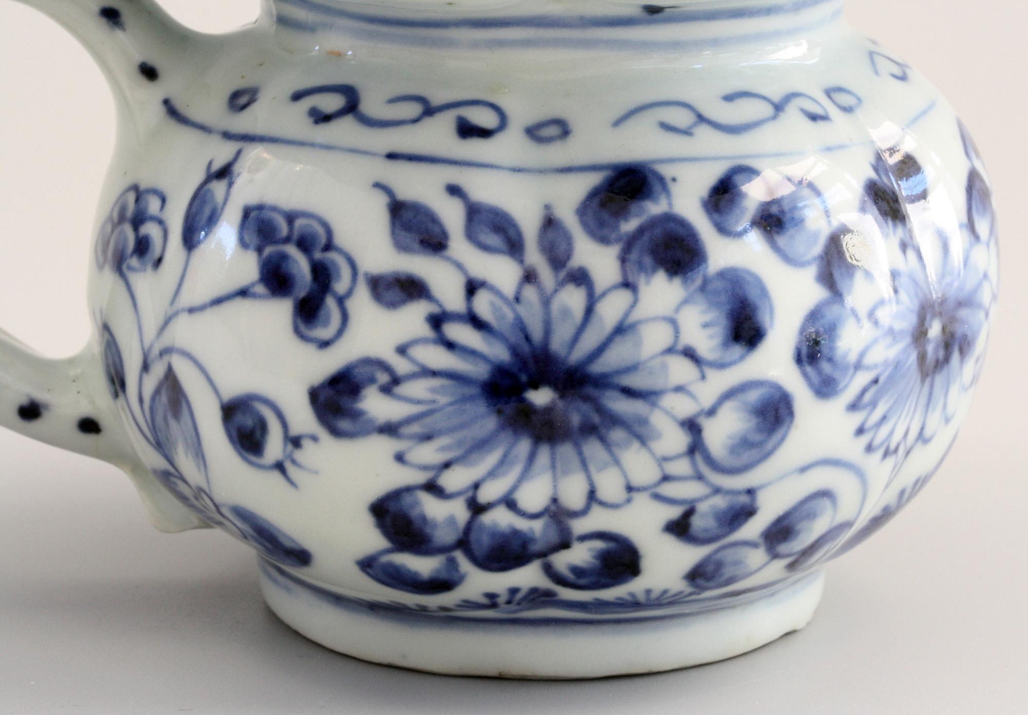 Rare Chinese Qianlong Blue and White Floral Painted Porcelain Spittoon 5