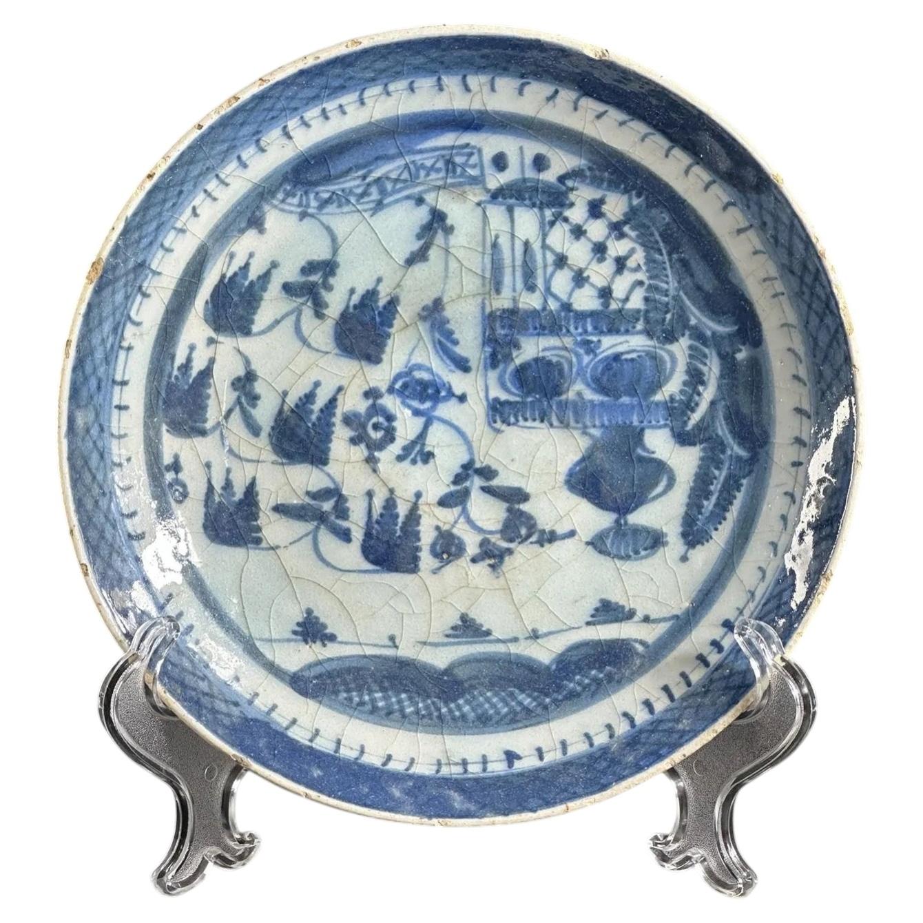 Rare chargeur chinois Swatow avec antiquités de lettré (Bógǔtú) Fours de Zhangzhou en vente