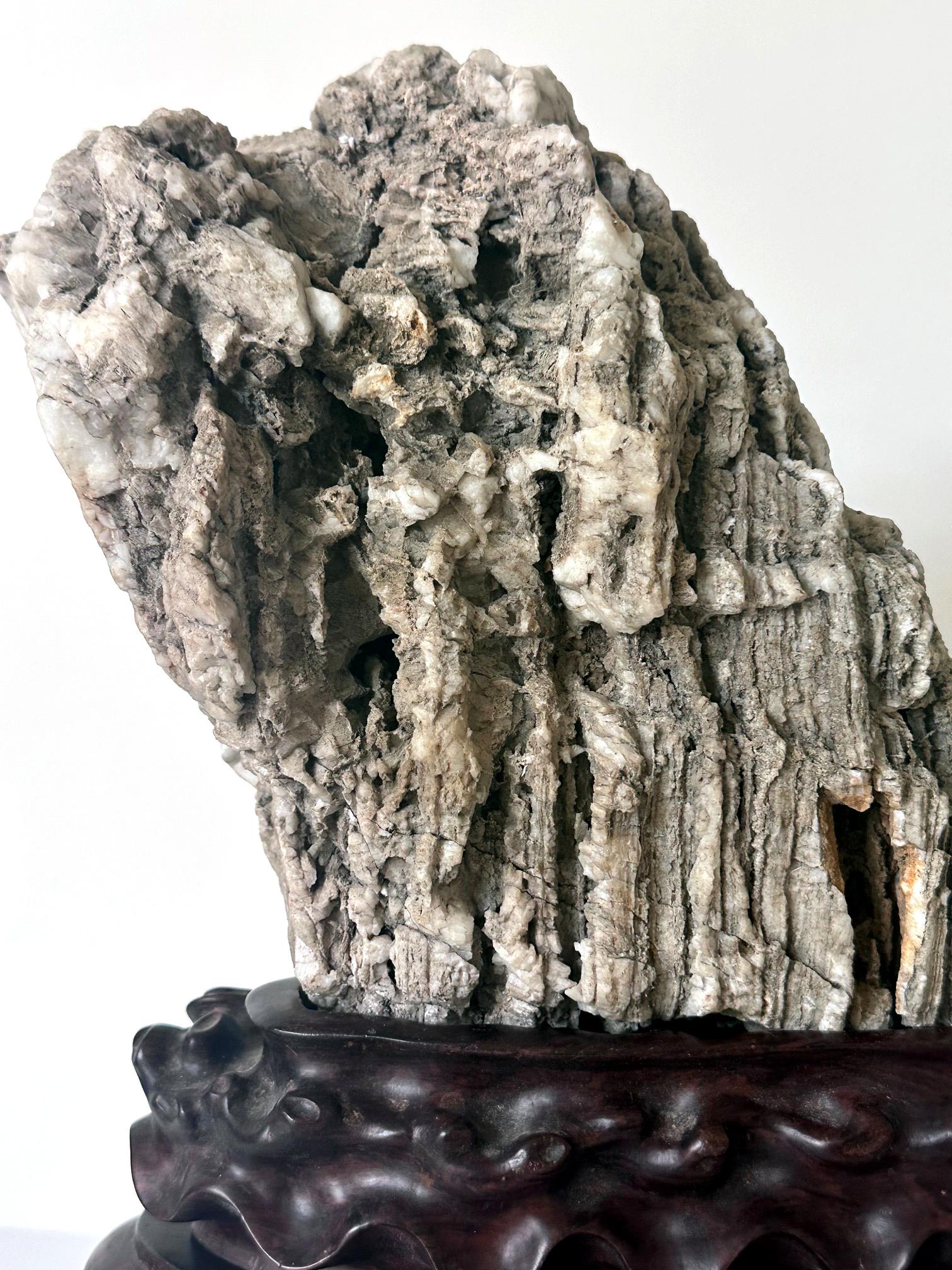 Seltener chinesischer Xuan Scholar Stone auf Display Stand im Angebot 3