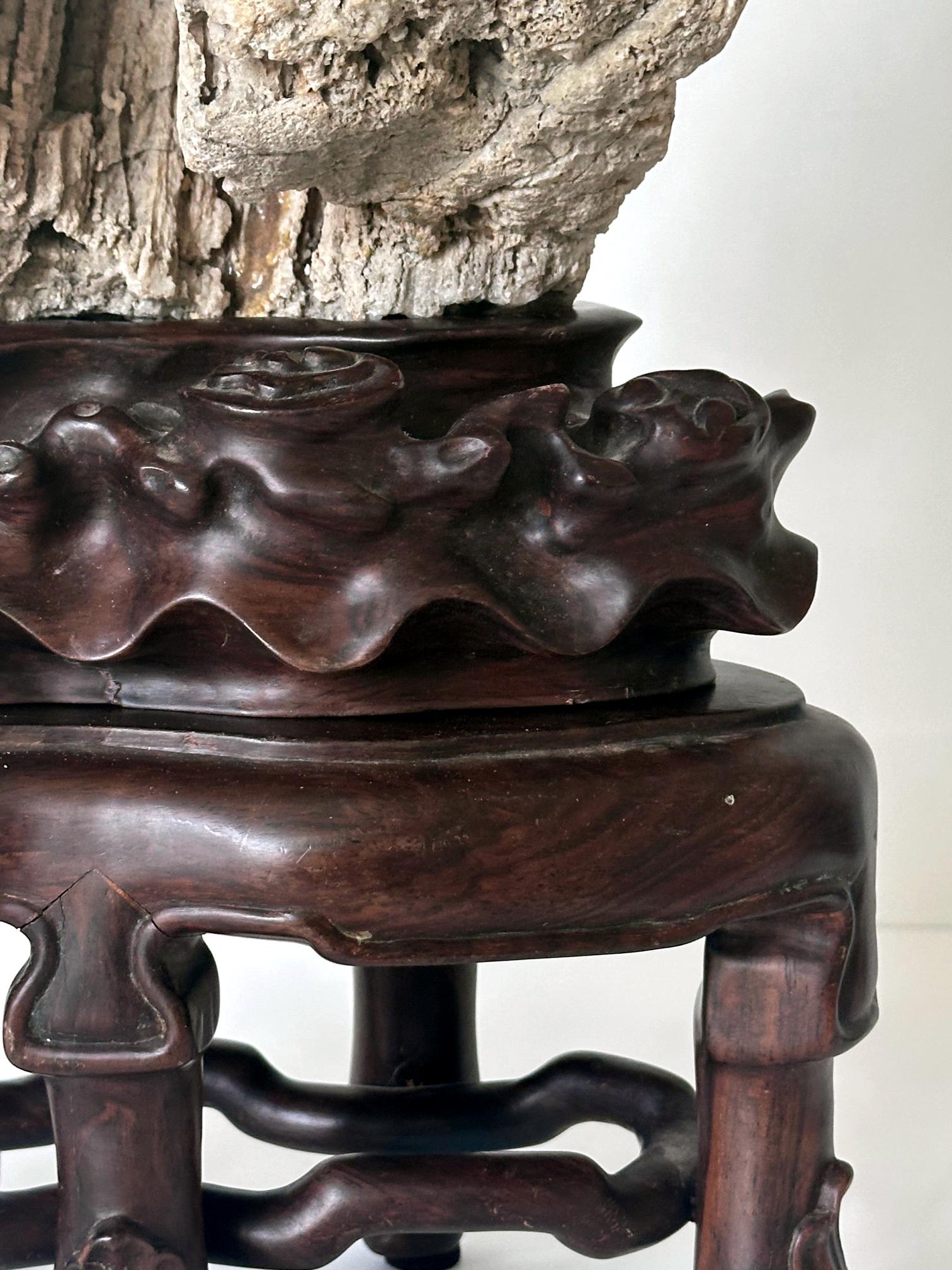 Seltener chinesischer Xuan Scholar Stone auf Display Stand im Angebot 7