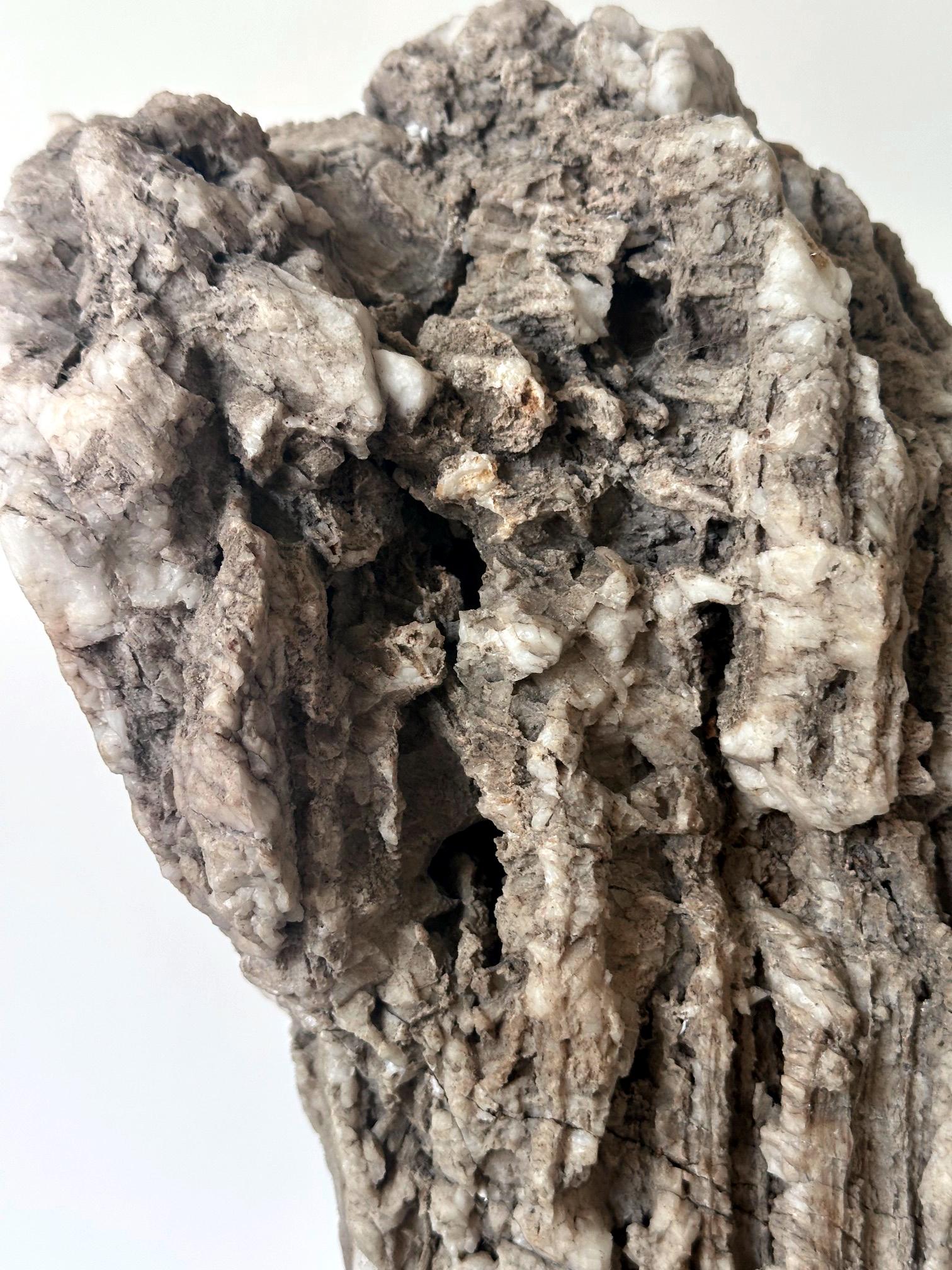 Seltener chinesischer Xuan Scholar Stone auf Display Stand im Angebot 8