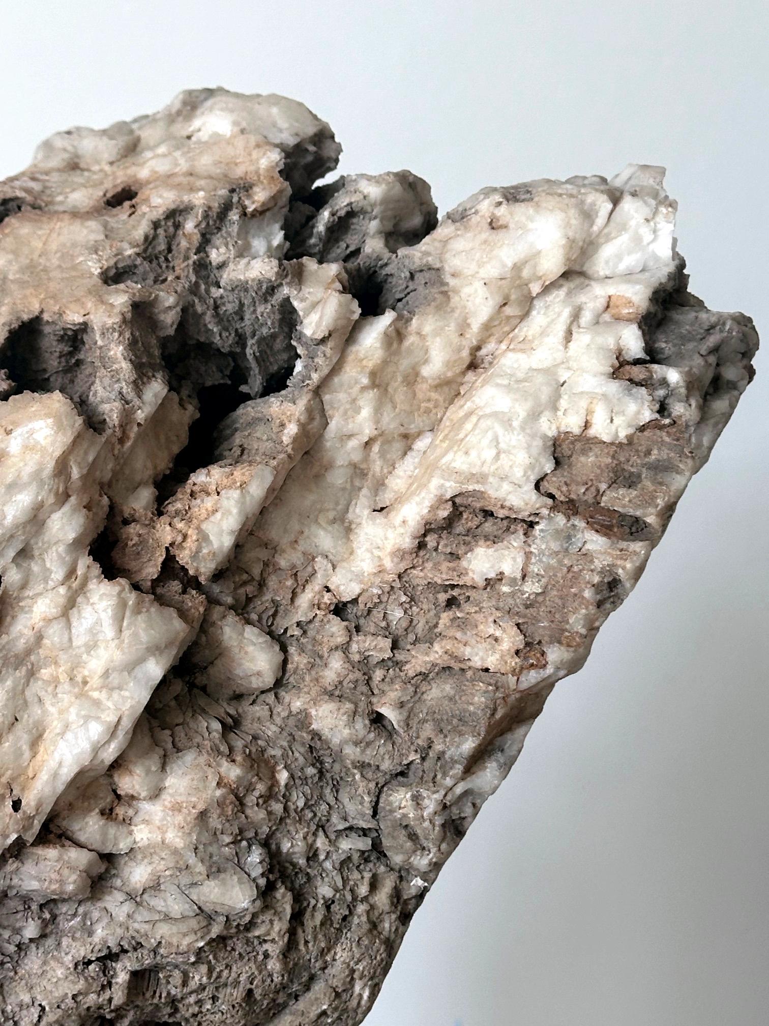 Seltener chinesischer Xuan Scholar Stone auf Display Stand im Angebot 9