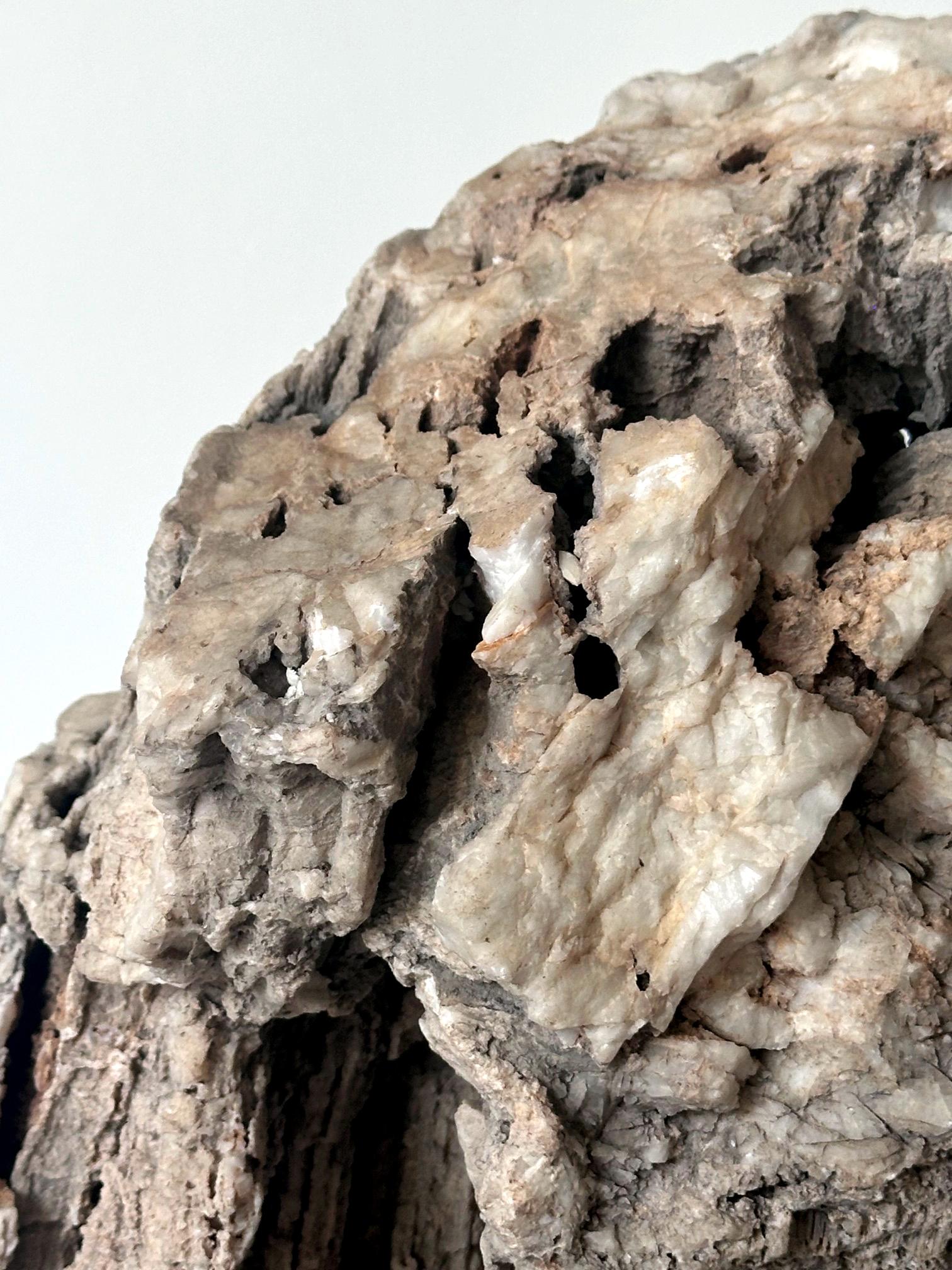 Seltener chinesischer Xuan Scholar Stone auf Display Stand im Angebot 10