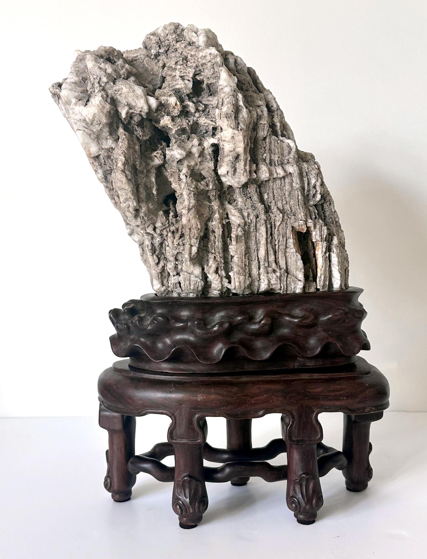 Seltener chinesischer Xuan Scholar Stone auf Display Stand (Chinesisch) im Angebot