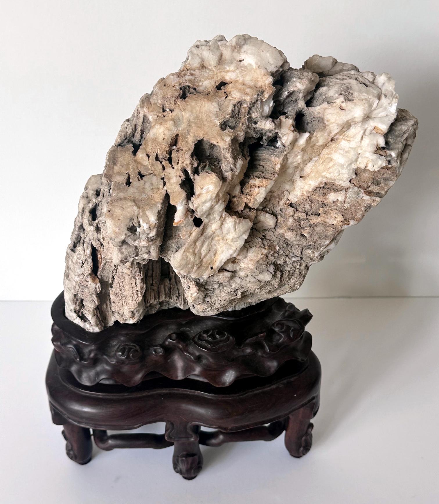 Seltener chinesischer Xuan Scholar Stone auf Display Stand im Angebot 1