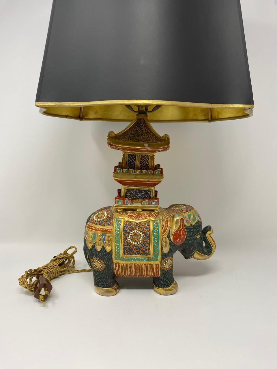 Beautiful and striking Chinoiserie piece. Just like the symbolic meaning of elephants (Strenght, Protection and Wisdom) this piece will enhance your style. This vintage table lamp is of Japanese origin and dates from the early 1940s. The ceramic
