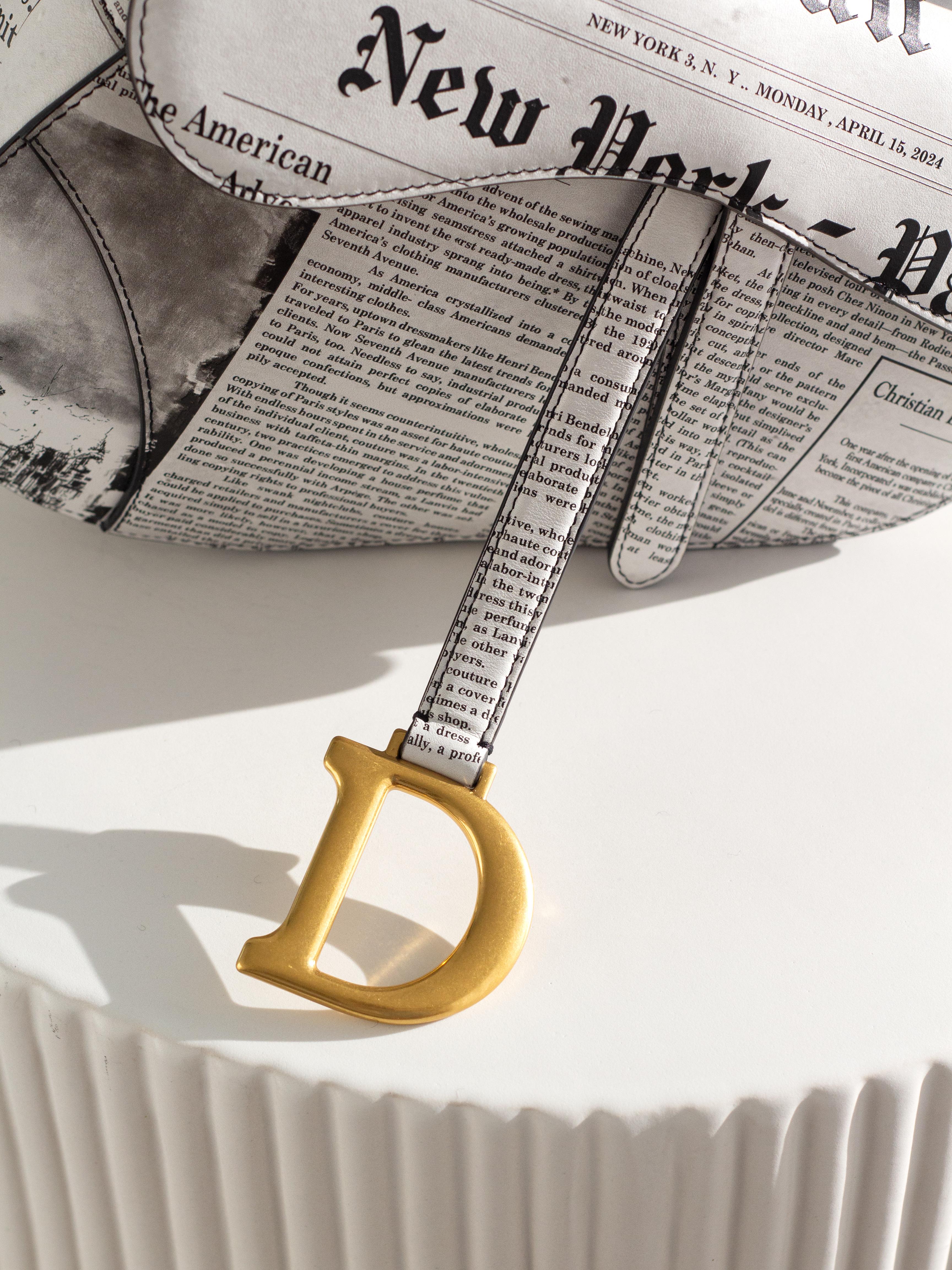 Rare Christian Dior 2024 Newspaper Print White Black Calfskin Saddle Bag In New Condition In Jersey City, NJ
