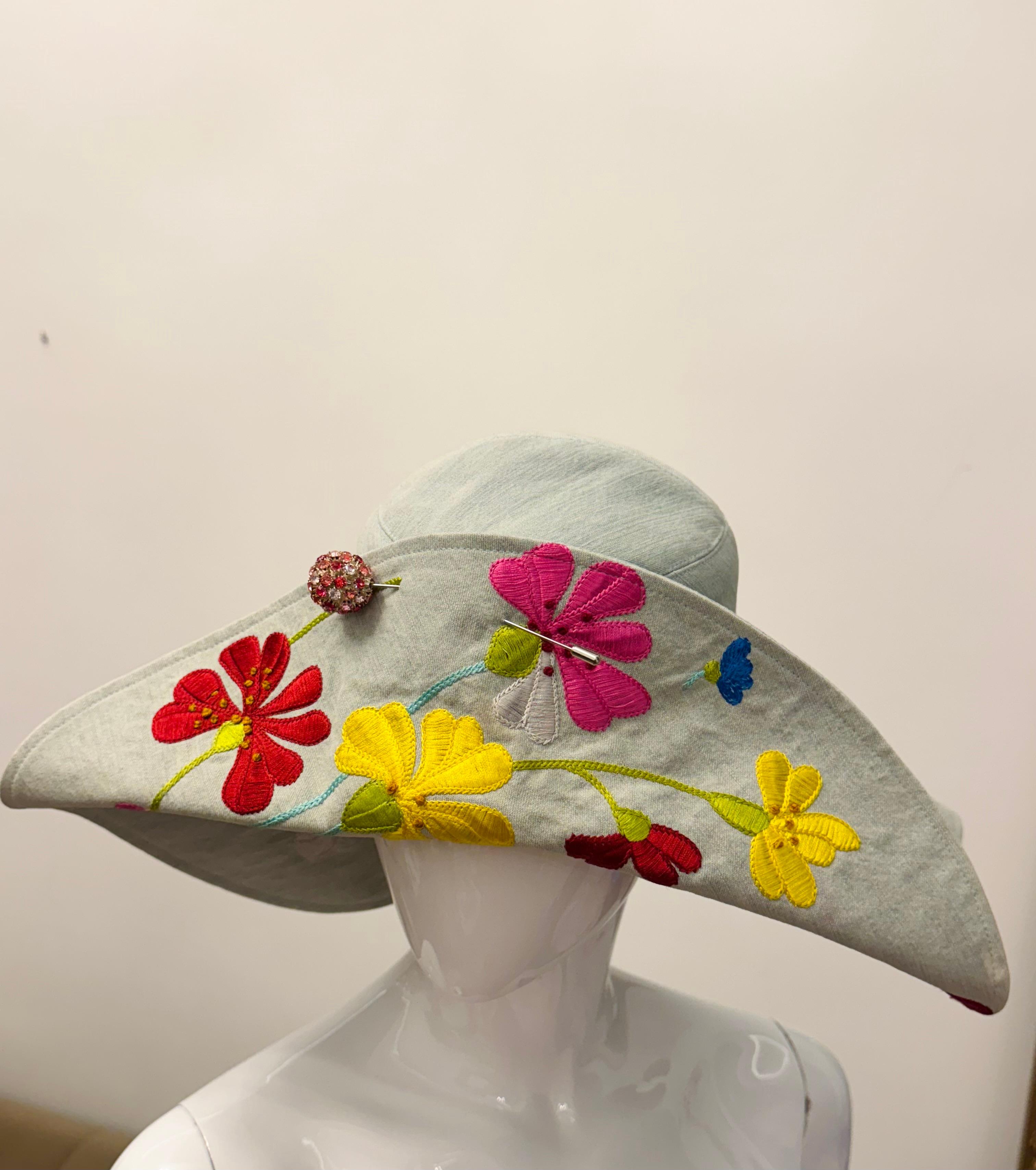 Rare Christian Dior by Galliano S/S 2005 runway denim flowers embroidery hat im Angebot 11