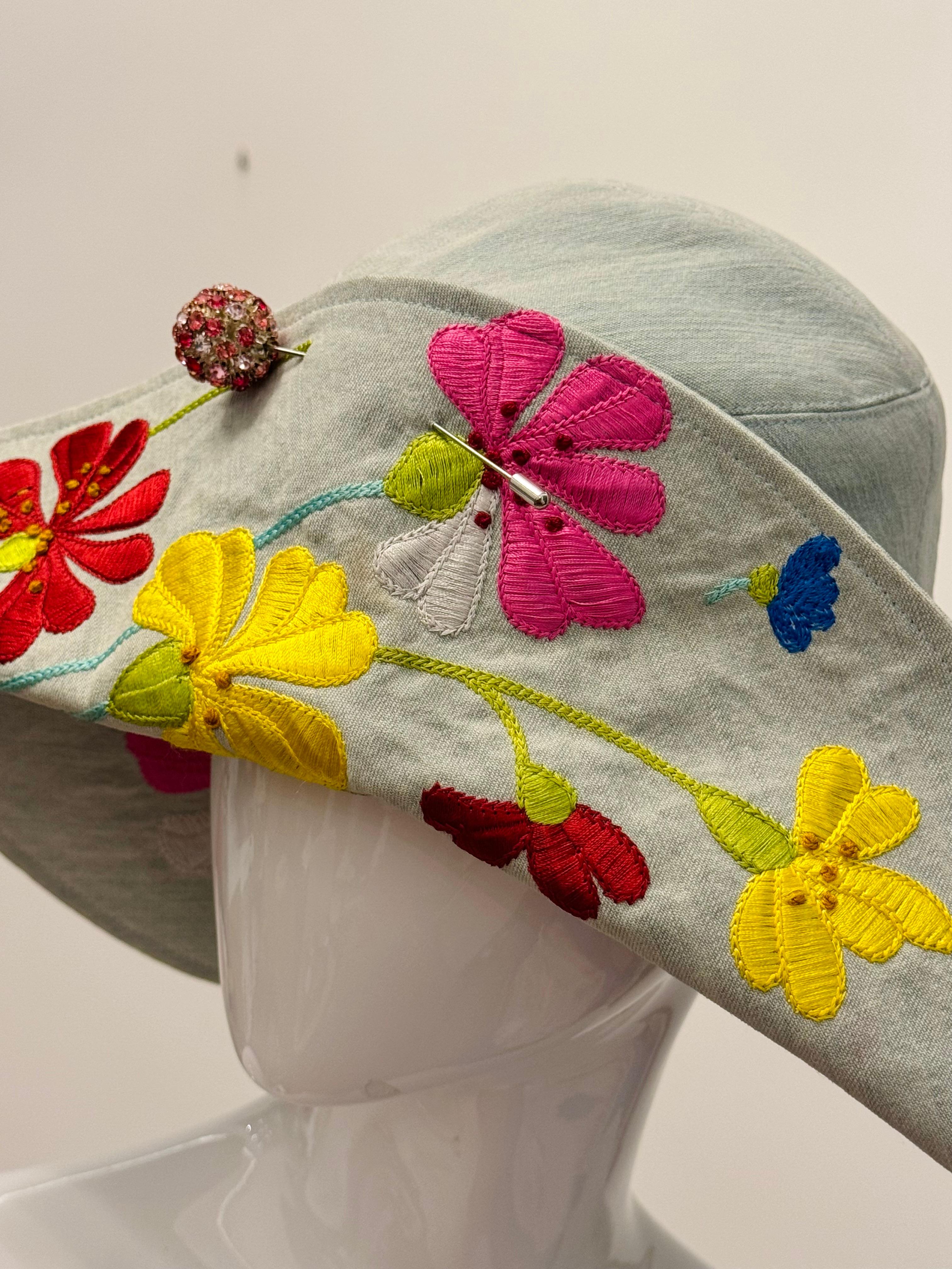 Rare Christian Dior by Galliano S/S 2005 runway denim flowers embroidery hat im Angebot 13