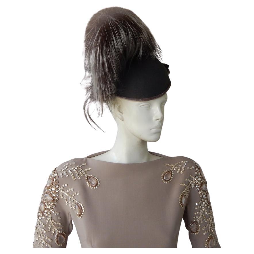 A wonderful update of the Christian Dior chapeau that was featured in the highly stylized Dior F/W 2007 celebrated 60th anniversary.  Accompanied with  the runway sheath dress.  (dress is listed in separate posting).

Asymmetrical glamorous and
