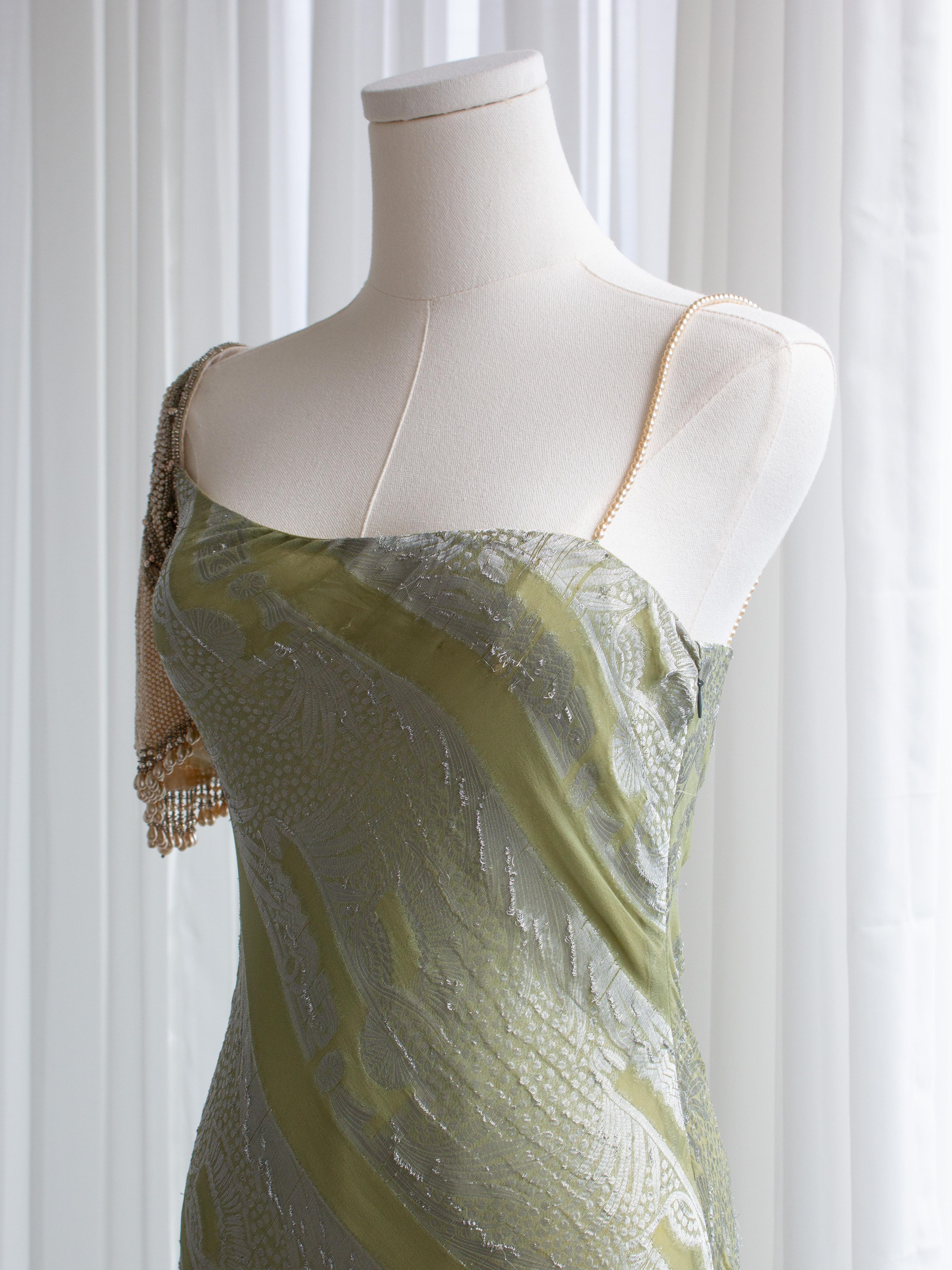 Raro abito di John Galliano for Christian Dior P/E 1998 impreziosito da perle finte verdi in vendita 5