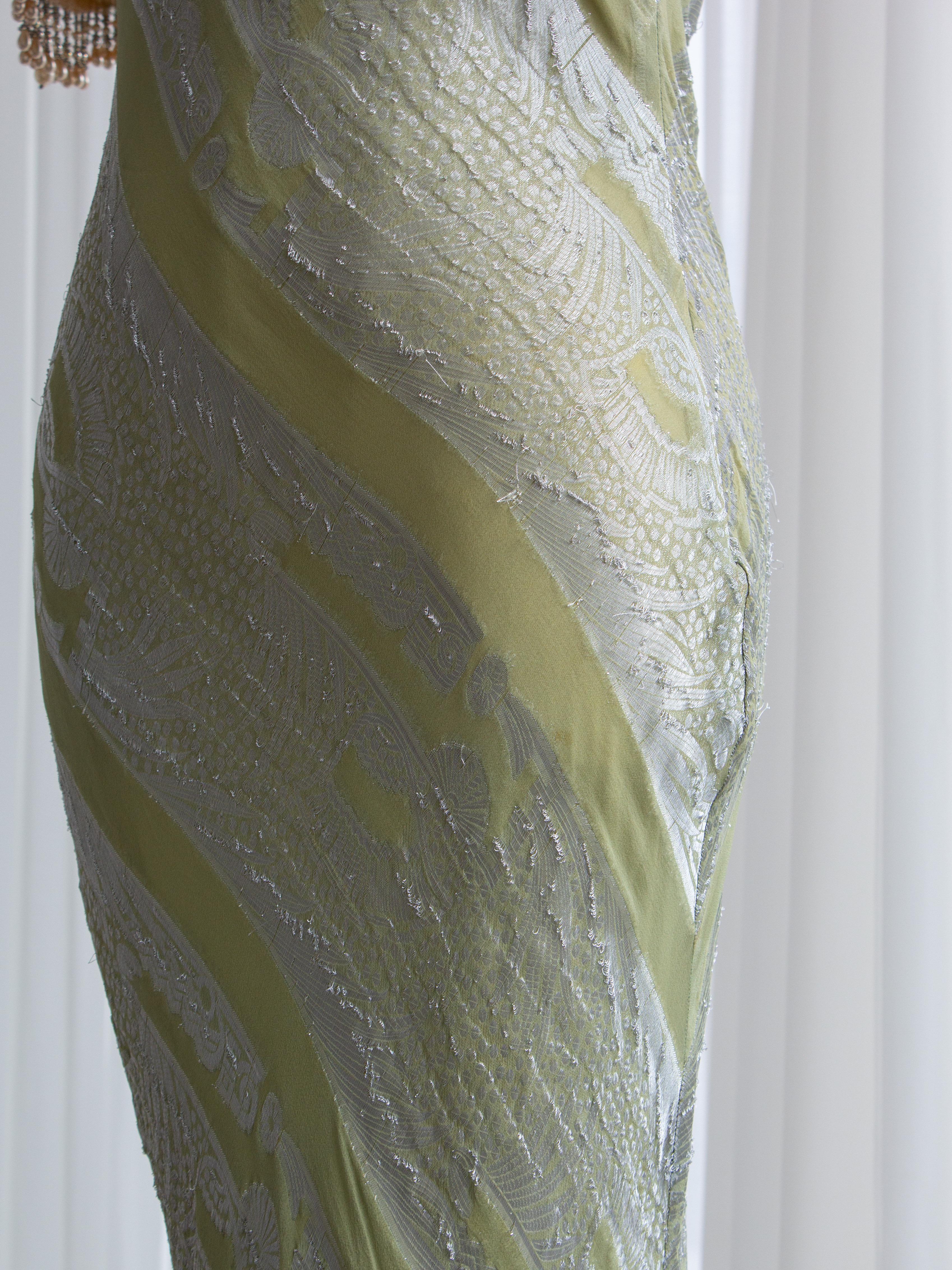 Raro abito di John Galliano for Christian Dior P/E 1998 impreziosito da perle finte verdi in vendita 8