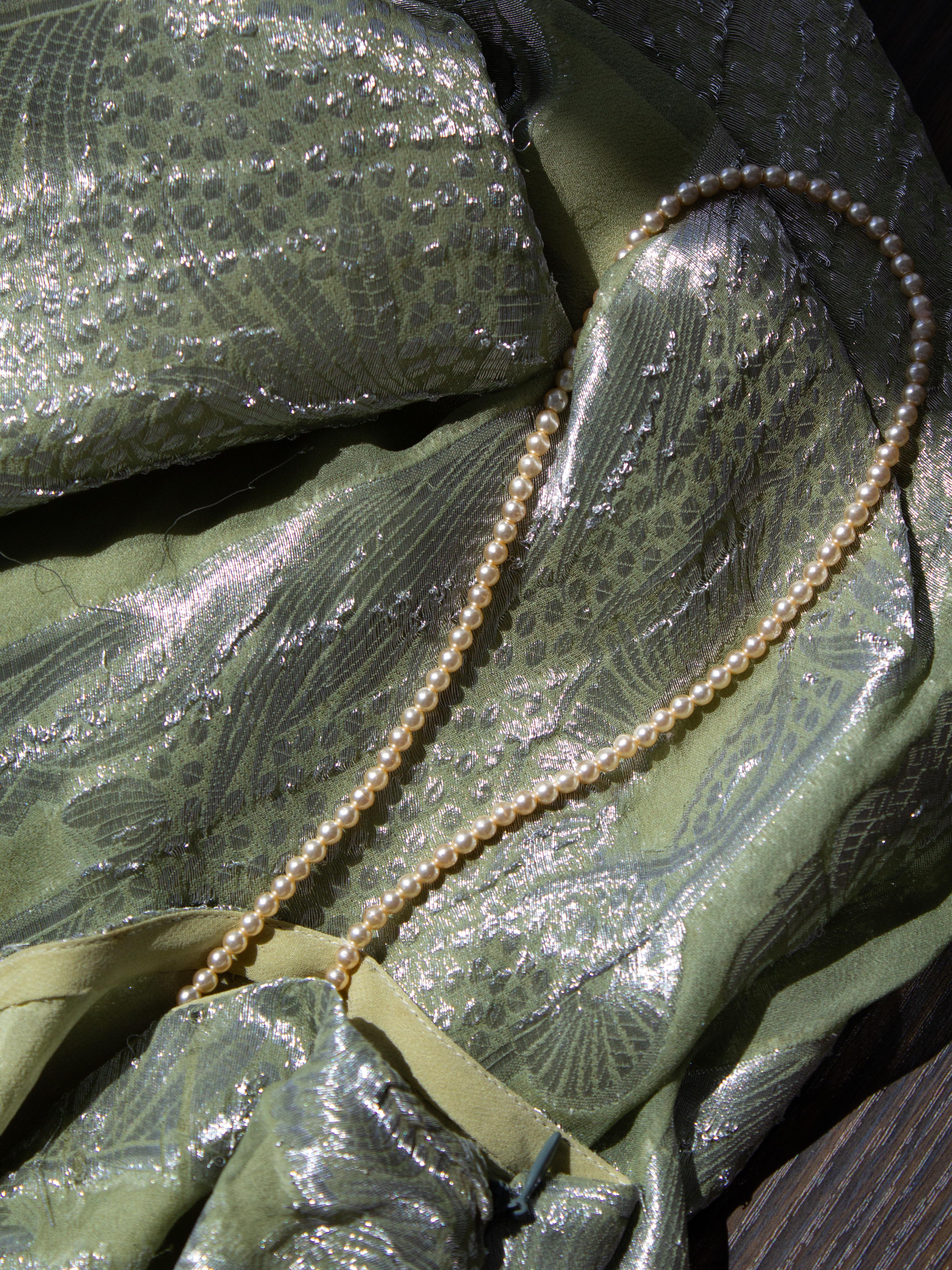 Raro abito di John Galliano for Christian Dior P/E 1998 impreziosito da perle finte verdi in vendita 13