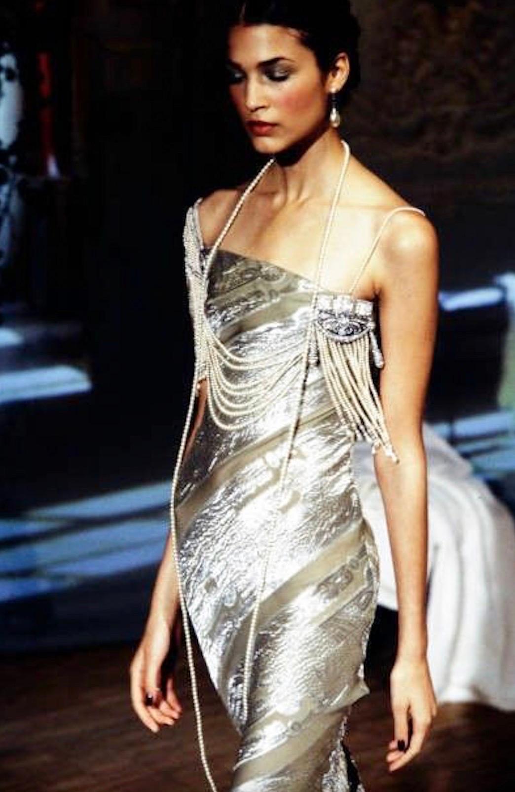 Raro abito di John Galliano for Christian Dior P/E 1998 impreziosito da perle finte verdi In condizioni buone in vendita a Jersey City, NJ