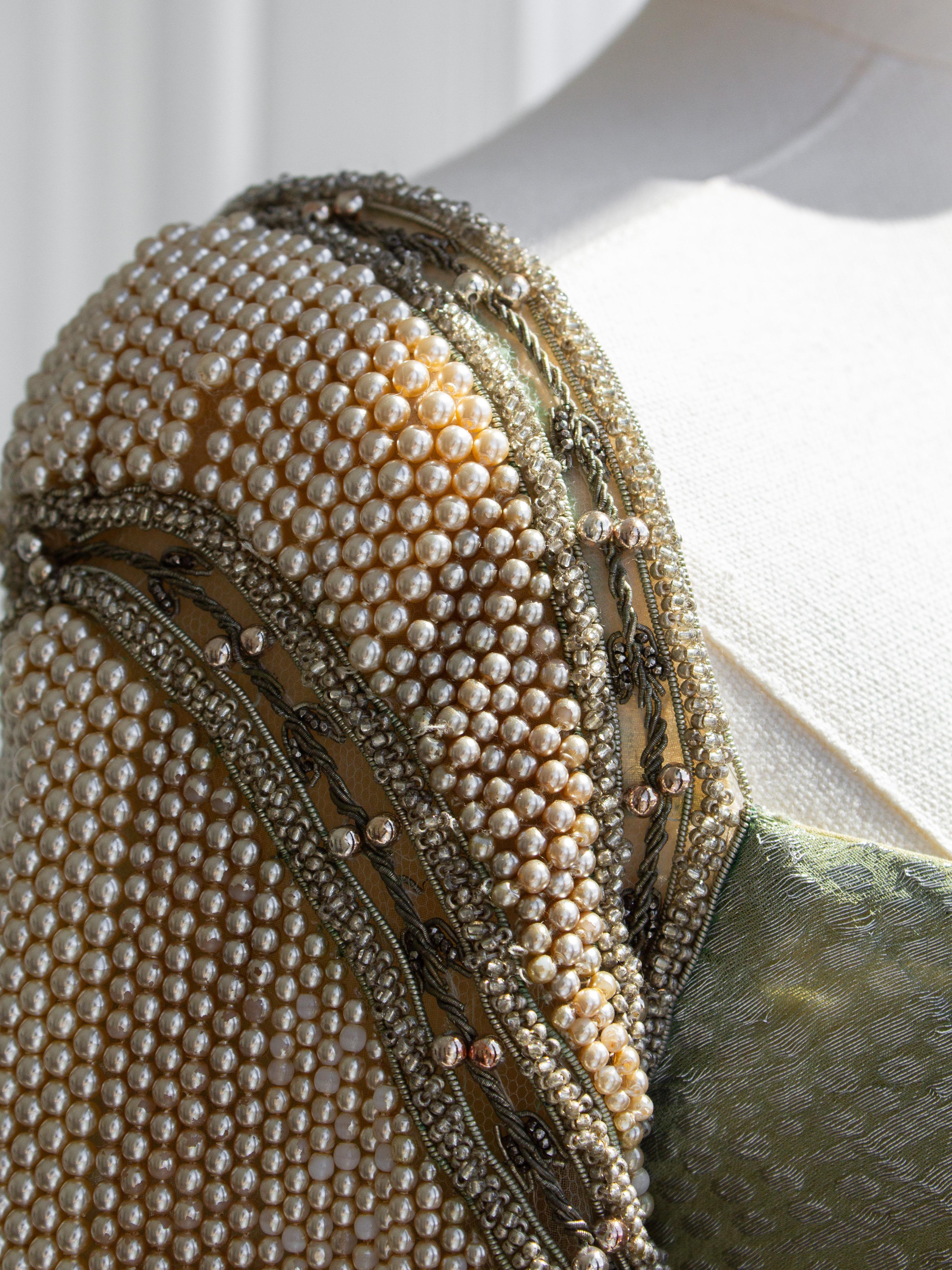 Raro abito di John Galliano for Christian Dior P/E 1998 impreziosito da perle finte verdi in vendita 3