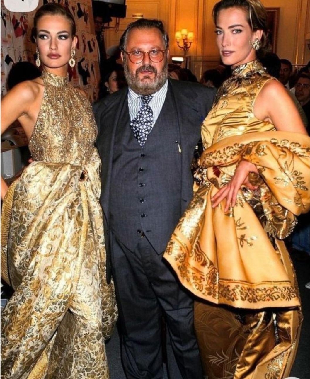 Taglio rotondo Rari orecchini a clip in serpente e pavé di cristalli di Christian Dior Couture, anni '90, Runway Mod in vendita