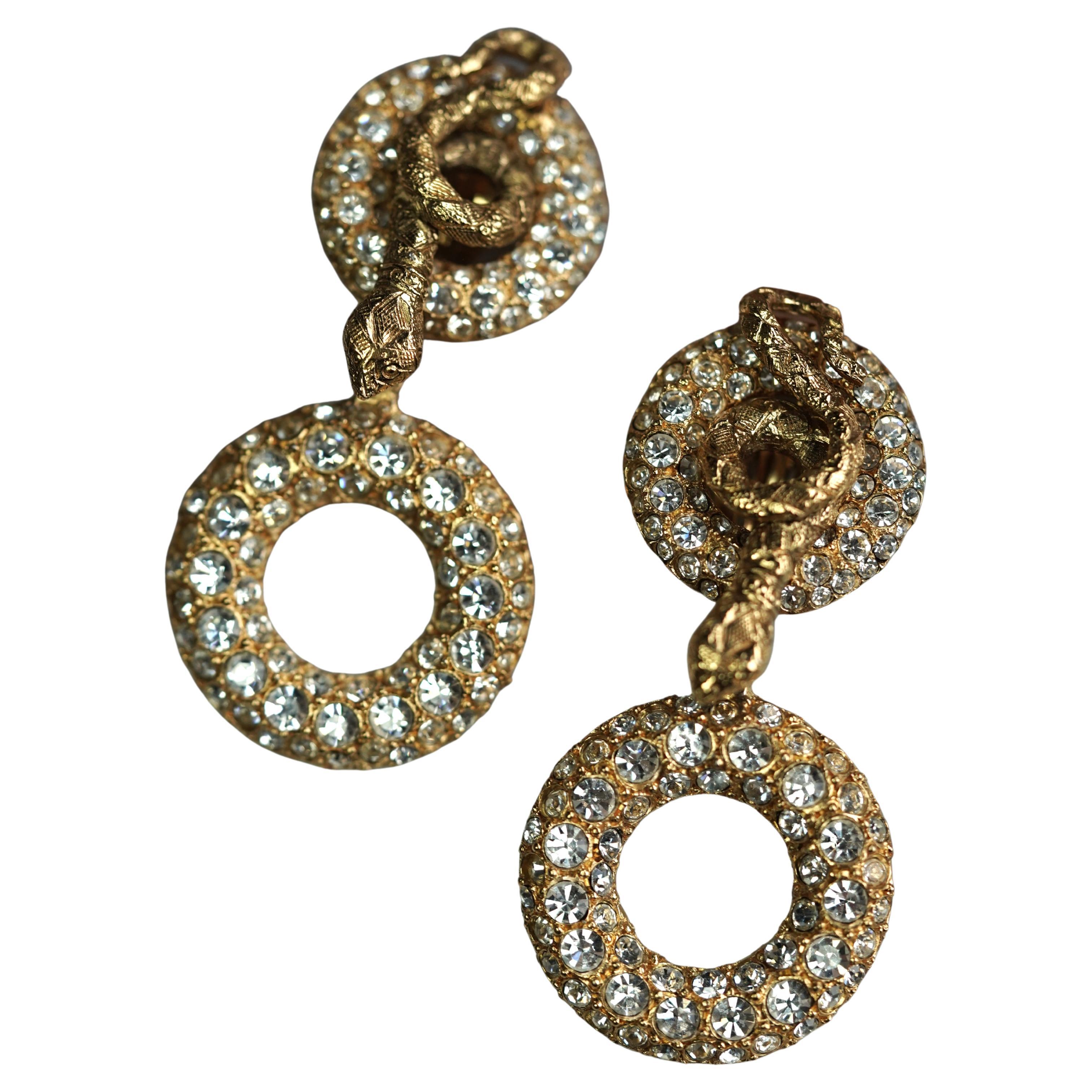 Rari orecchini a clip in serpente e pavé di cristalli di Christian Dior Couture, anni 
90, Runway Mod in vendita