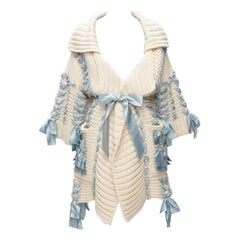 raro CHRISTIAN DIOR John Galliano 2010 Pasarela lazo azul abrigo de punto beige XS