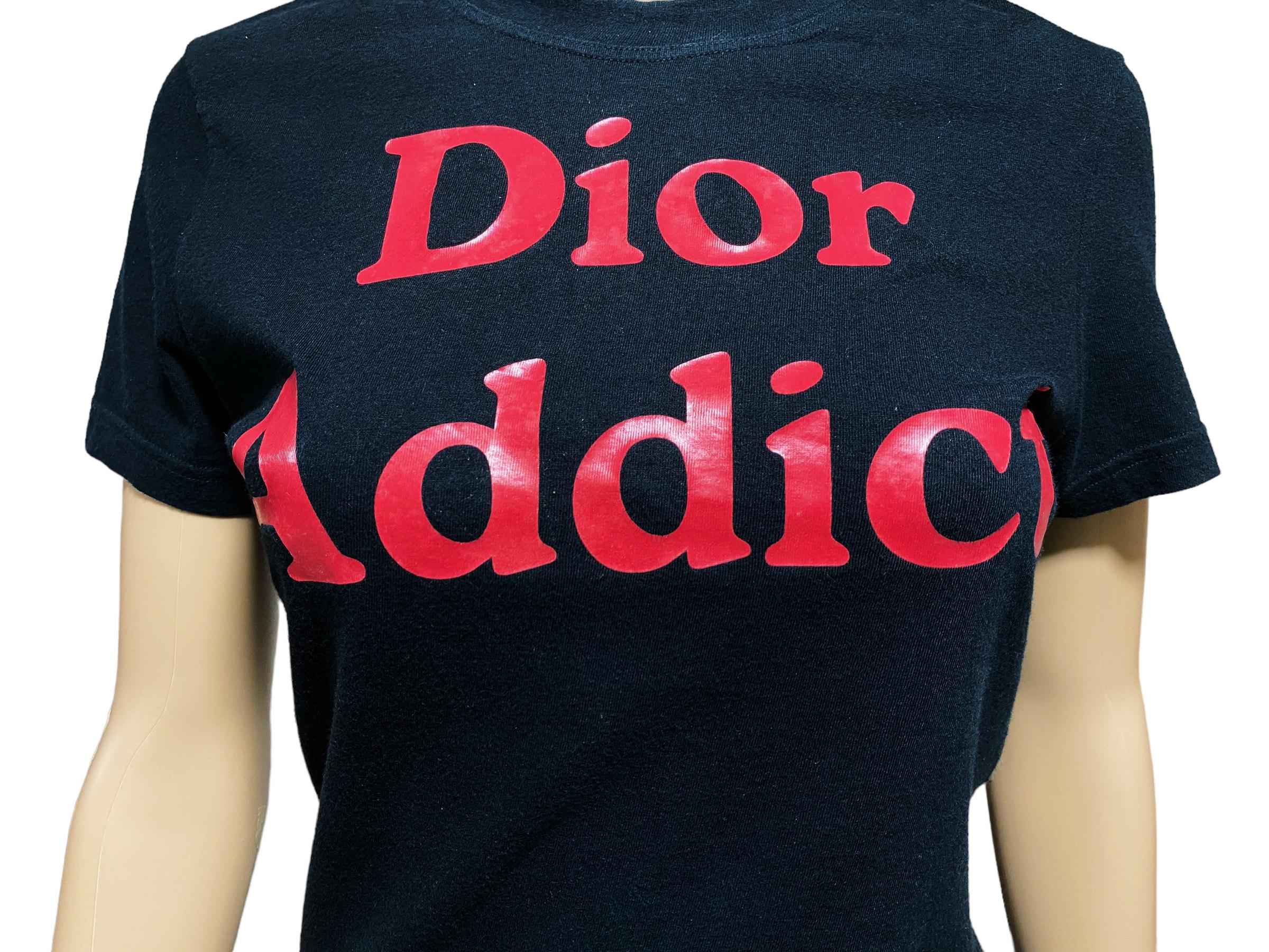 Rare Christian Dior - Dior Addict T-Shirt - Black and red crew neck top adorned with a Dior Addict print designed by John Galliano for Christian Dior.  As seen on Kendall Jenner.

Designer: John Galliano for Christian Dior
Dimensions (Inches) (Taken