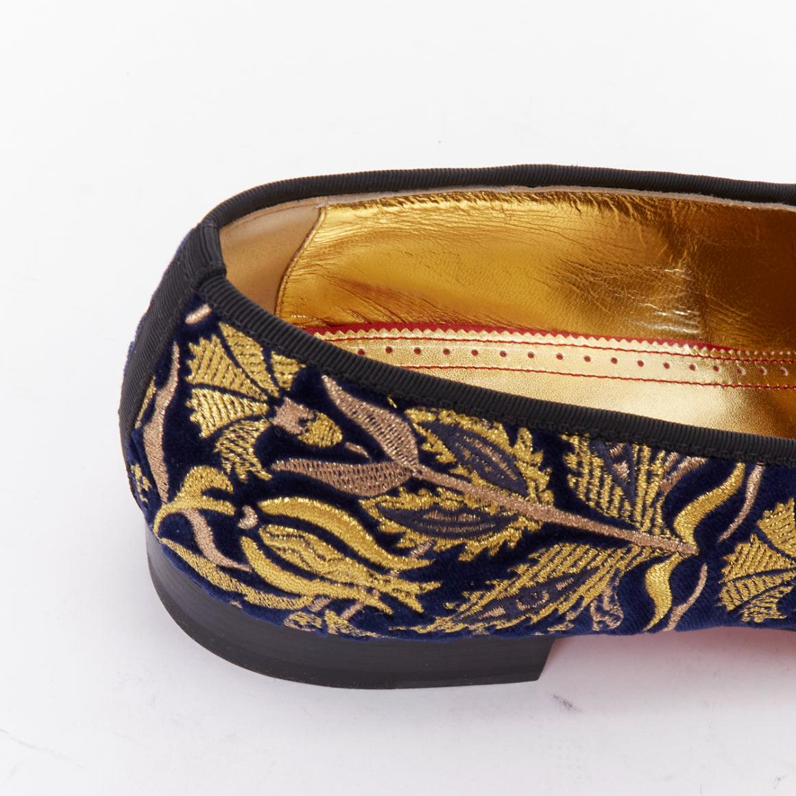 rare CHRISTIAN LOUBOUTIN Marcantonia Mocassin plat en velours baroque doré EU44 en vente 3