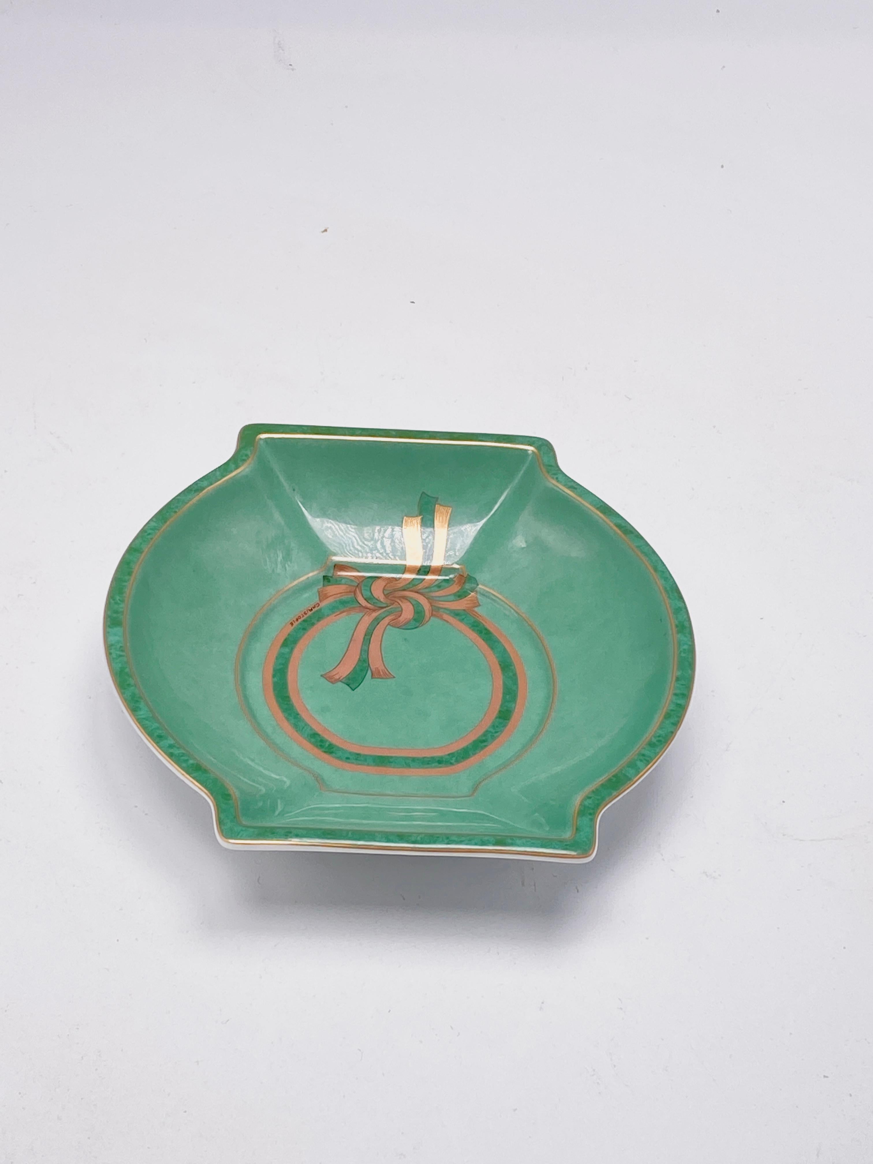 Rare porcelain ashtray signed christofle Paris. With a text written on the back, and an unalterable decoration. This ashtray is in the Neo classic style, green in color with gold tips. It was made in France in the 70s, and is signed. We send quite a