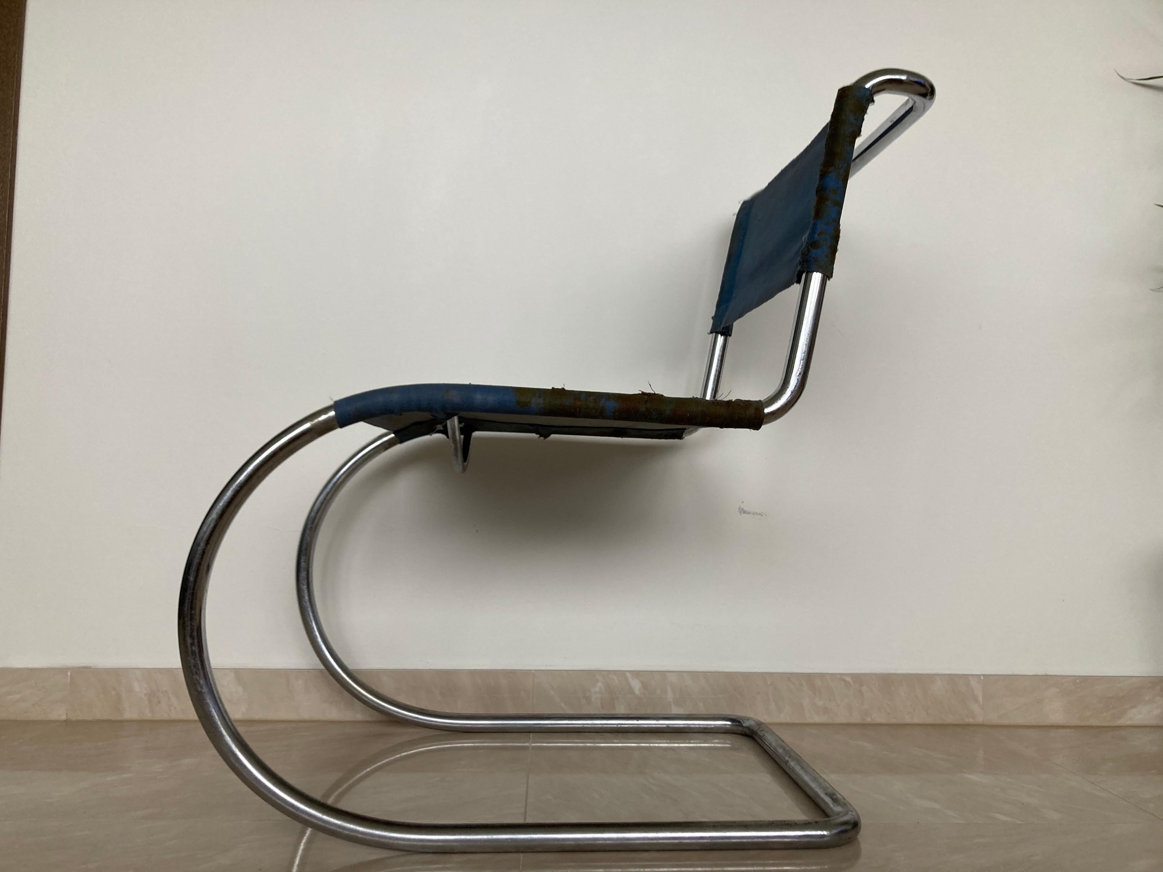 - Design: Mies van der Rohe,
- 1930s (not later production)
- Original condition
- Maker- probably Thonet
- Eisengarn, iron fabric, damaged, holes, rusty.

    
