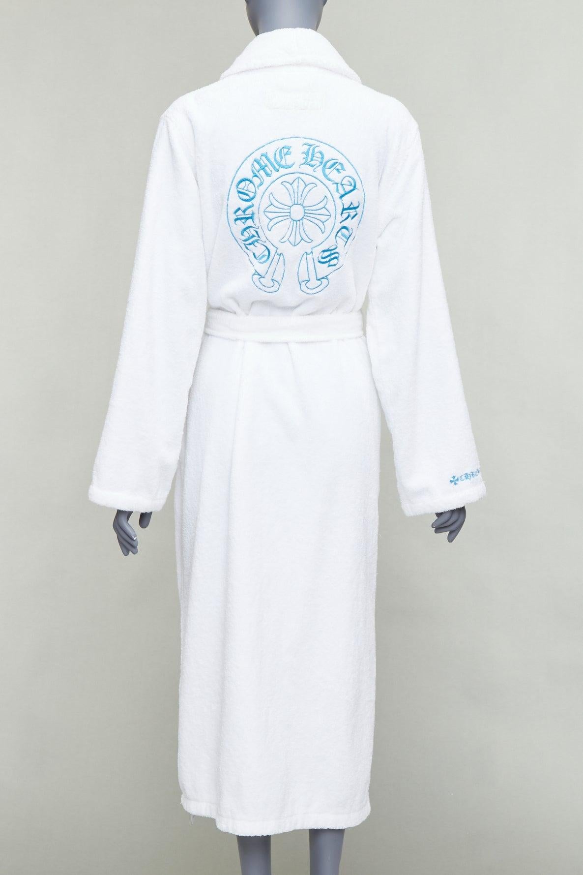 rare CHROME HEARTS white turkish cotton blue embroidery logo robe S
Reference: TGAS/E00602
Brand: Chrome Hearts
Material: Cotton
Color: White, Blue
Pattern: Logomania
Closure: Belt
Extra Details: Blue logo embroidered at back, chest and at right