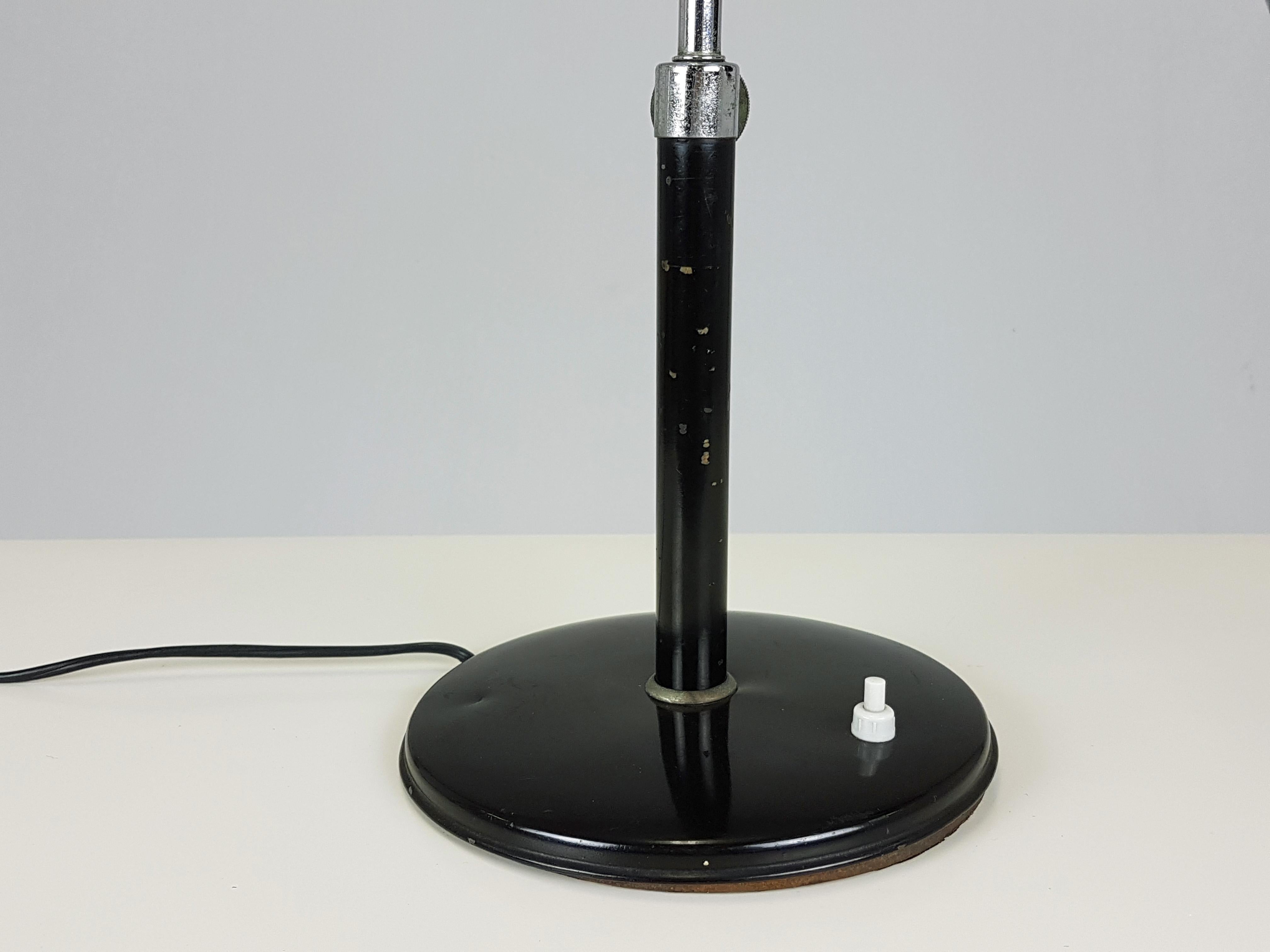 Rare Chrome Plated & Black Painted Metal Rationalist Table Lamp by I. Gardella For Sale 5