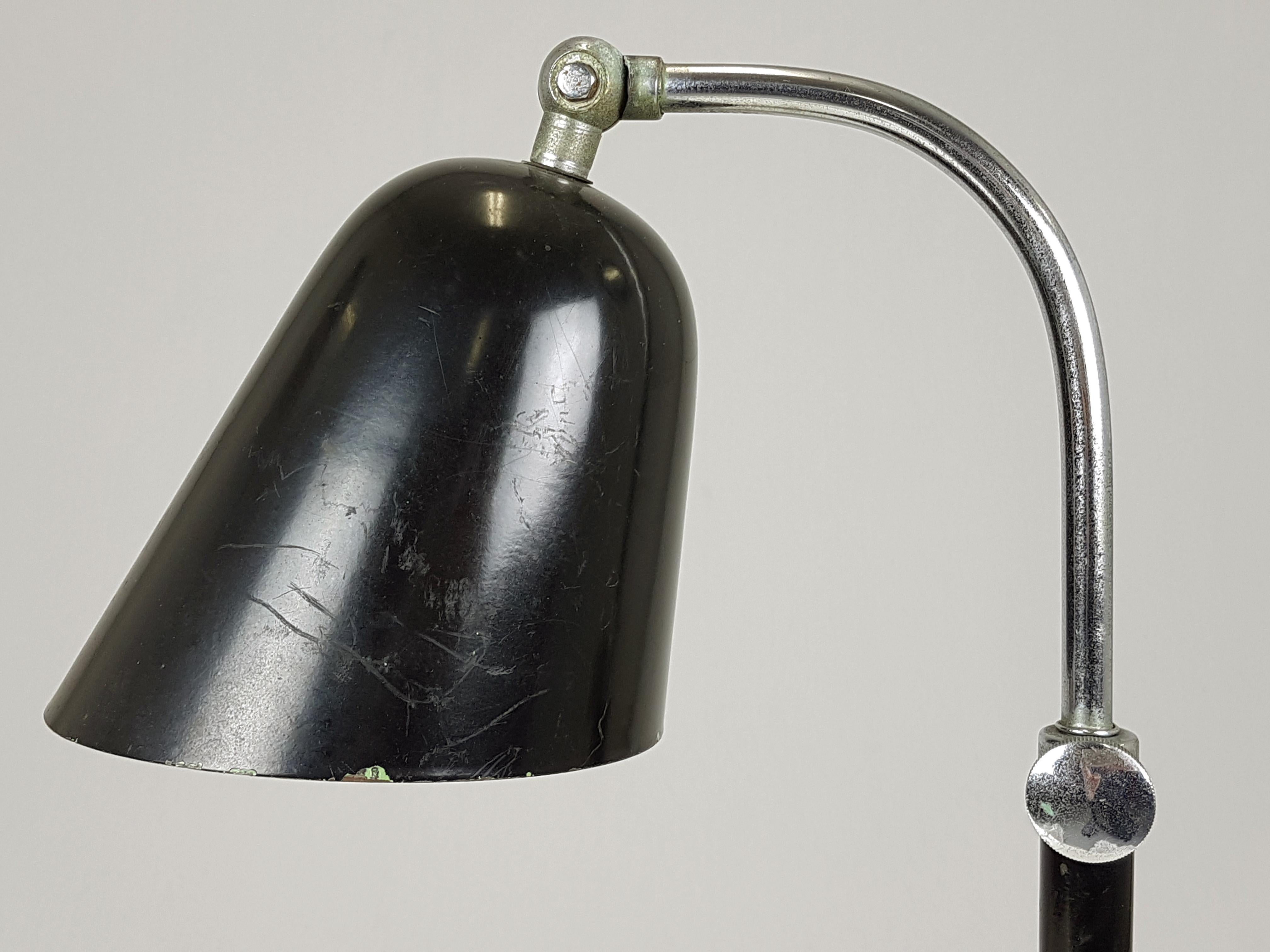 Seltene verchromte und schwarz lackierte Rationalistische Tischlampe aus Metall von I. Gardella im Angebot 6