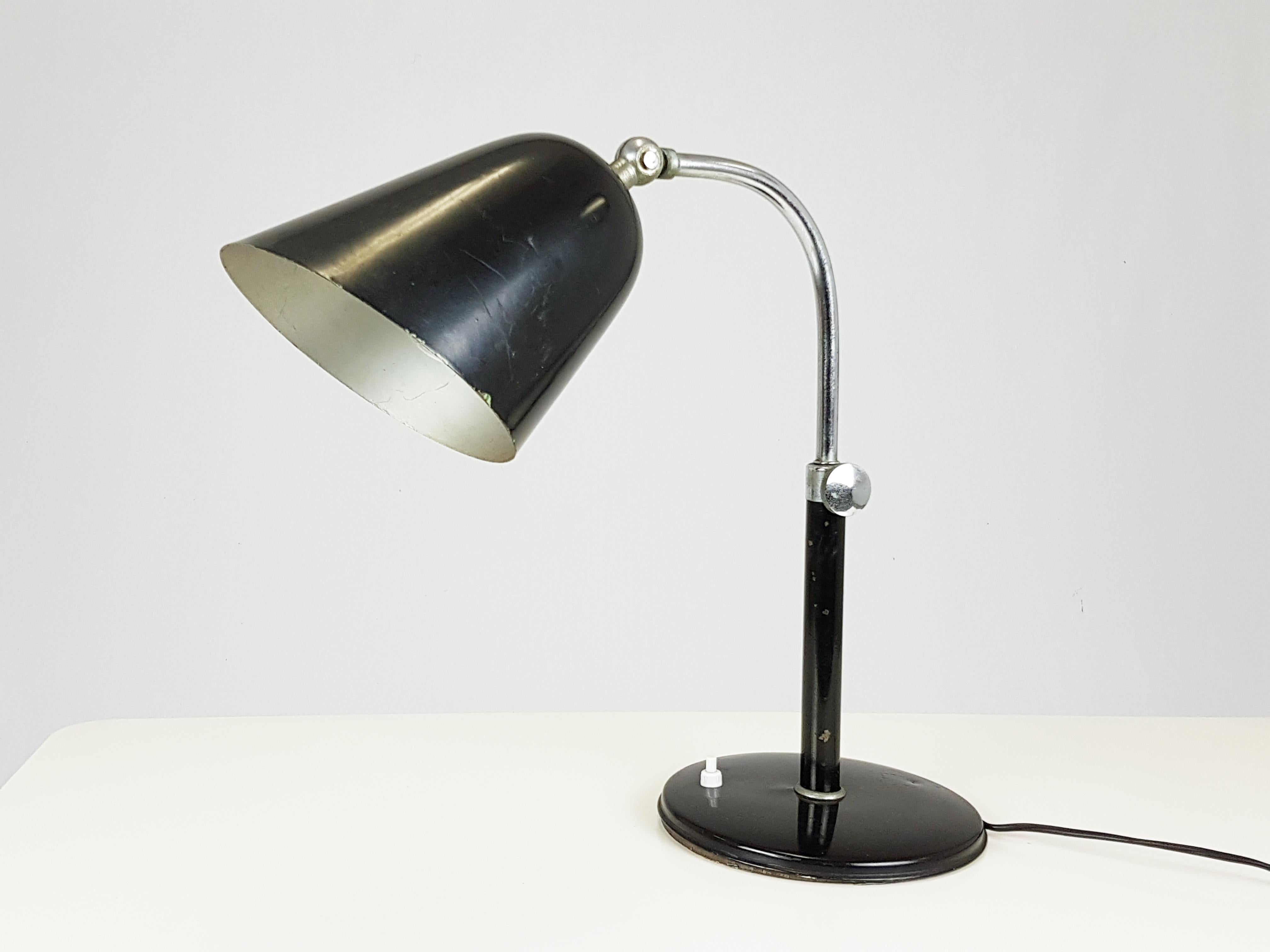 Rare Chrome Plated & Black Painted Metal Rationalist Table Lamp by I. Gardella For Sale 8