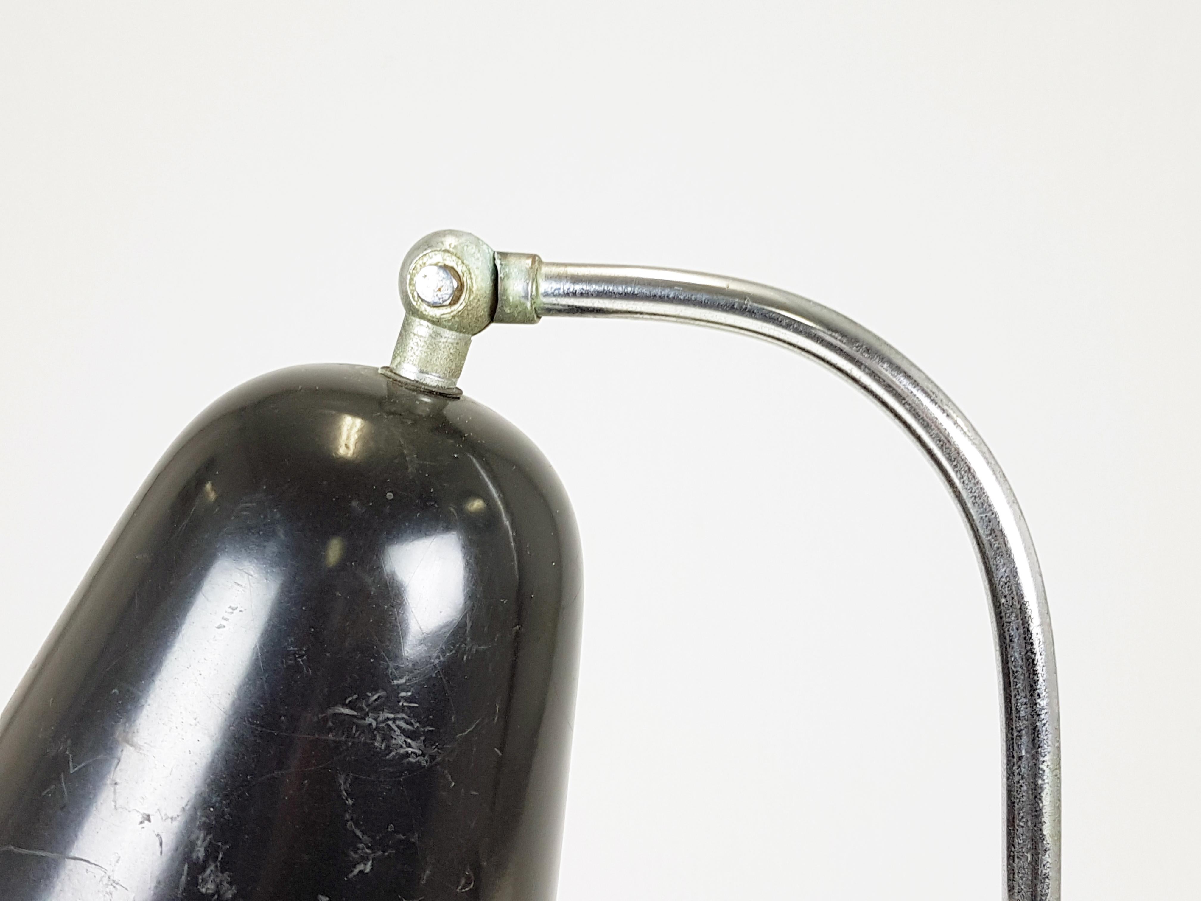 Seltene verchromte und schwarz lackierte Rationalistische Tischlampe aus Metall von I. Gardella (Gemalt) im Angebot