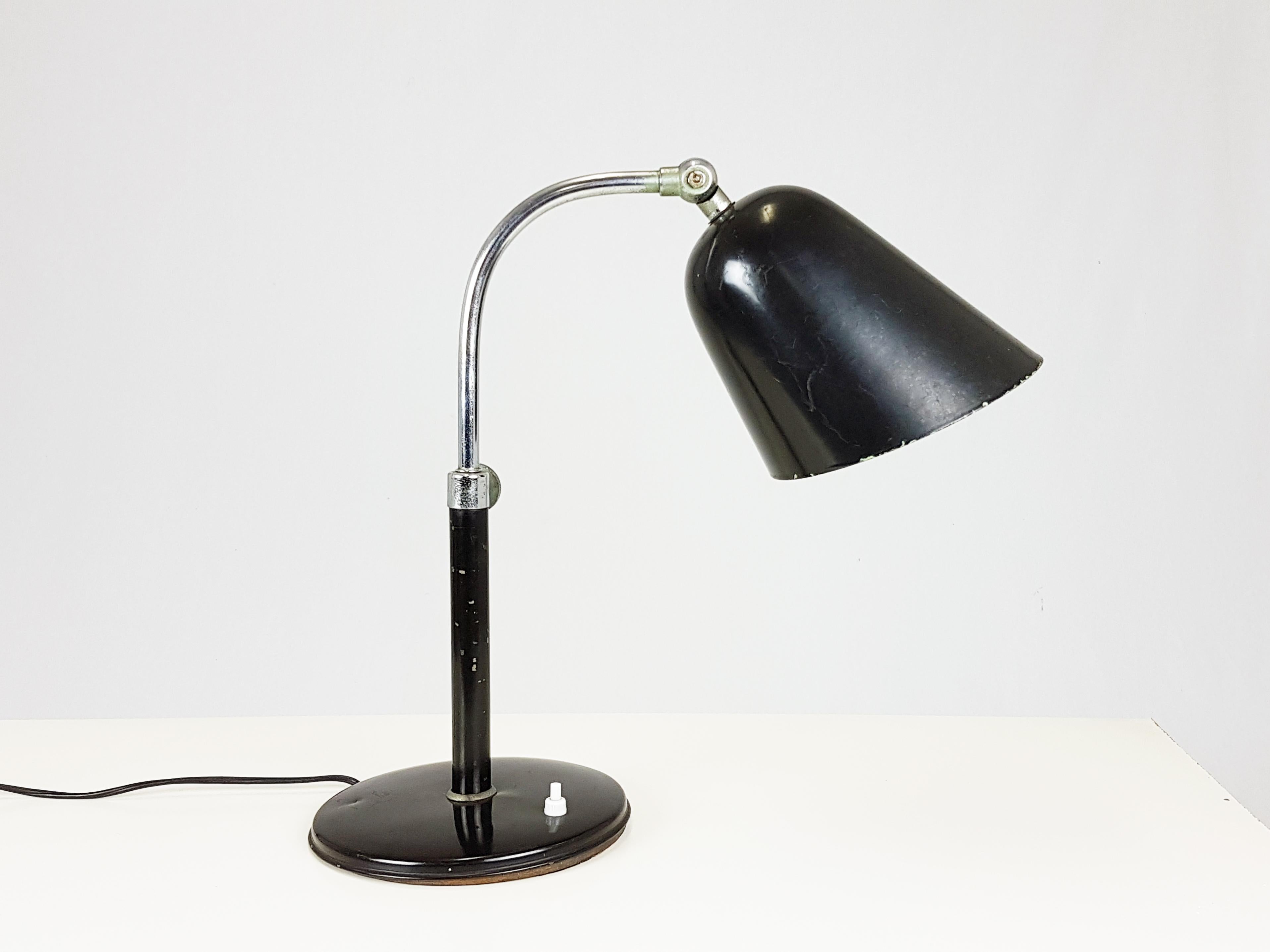 Rare Chrome Plated & Black Painted Metal Rationalist Table Lamp by I. Gardella For Sale 2