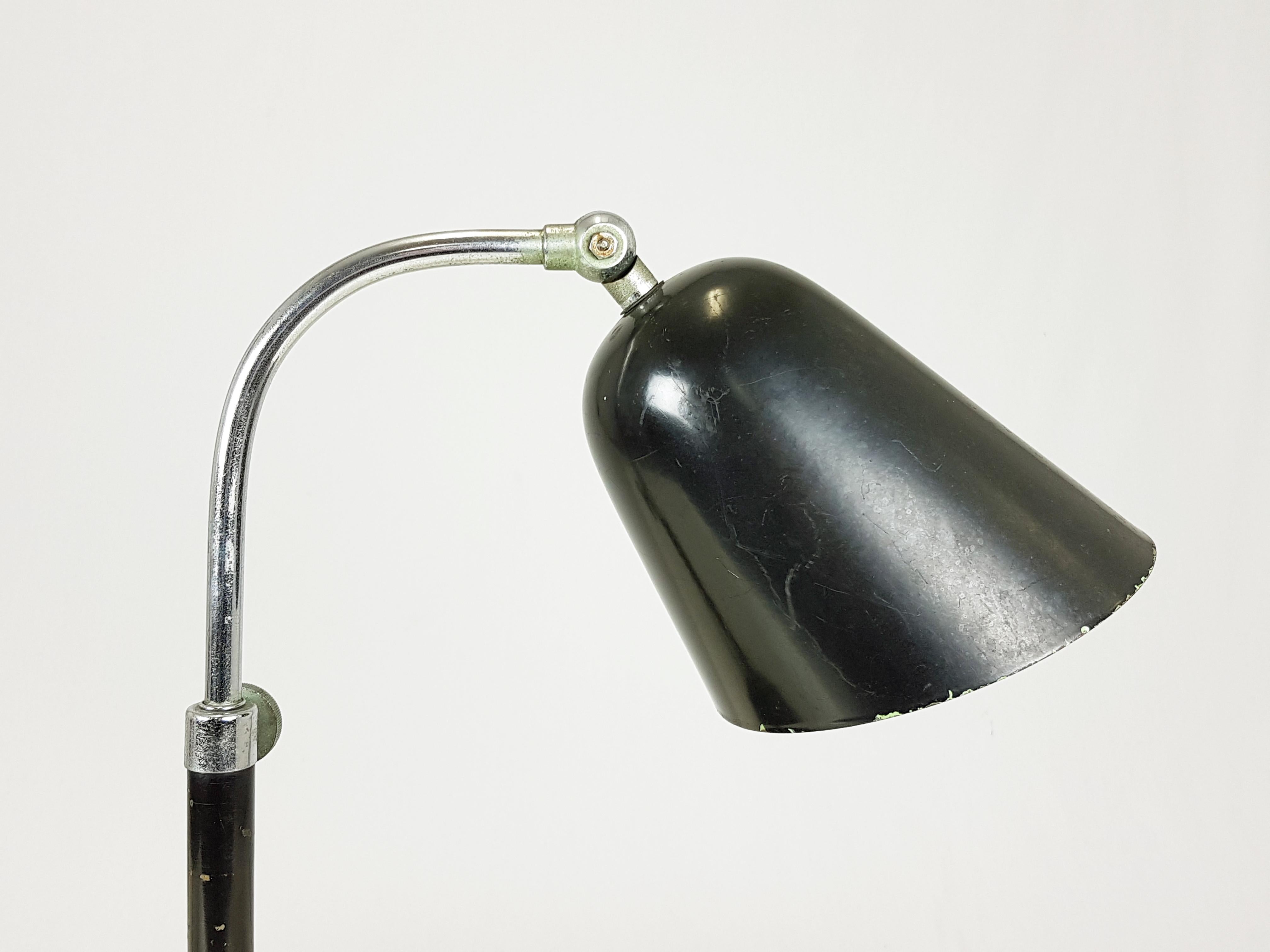 Seltene verchromte und schwarz lackierte Rationalistische Tischlampe aus Metall von I. Gardella im Angebot 2