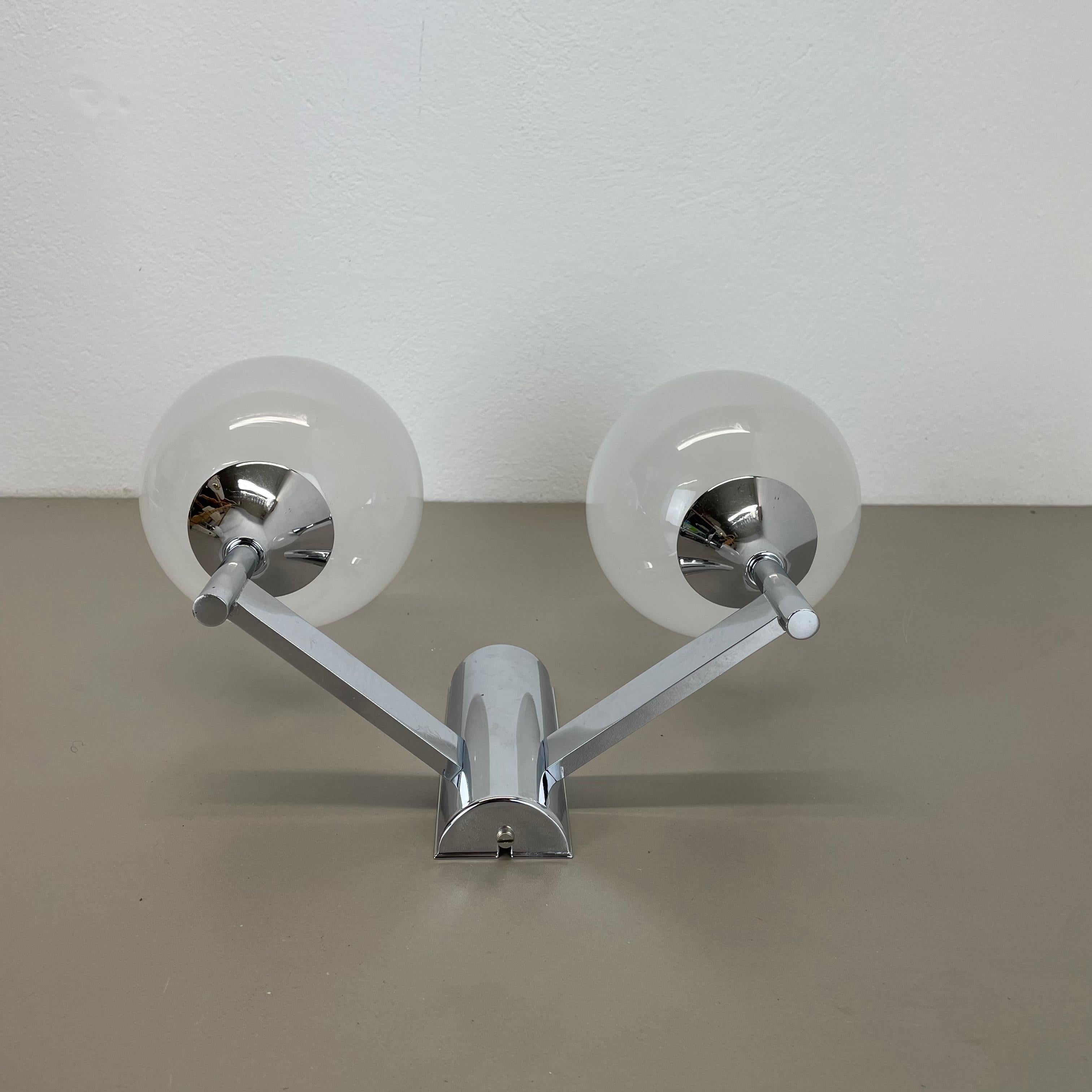 rara lampada da parete 