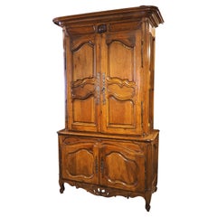 Rare Circa 1750 Nimoise Buffet à Deux Corps in Carved Walnut Rare Circa 1750 Nimoise Buffet à Deux Corps in Carved Walnut