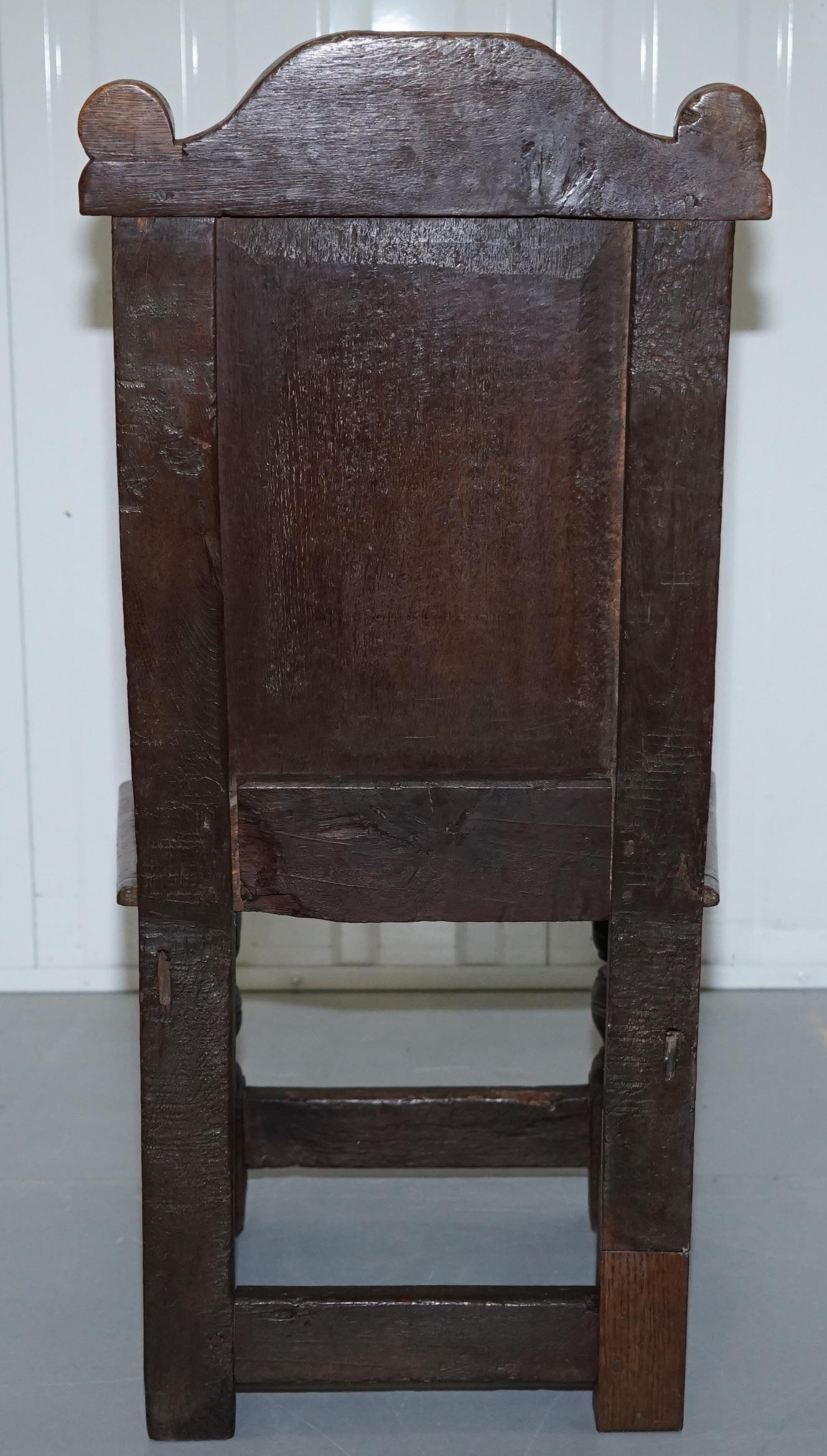 Rare circa 1760 Fruit Wood Wood Chair Nicely Carved Quite Small 18th Century Example (Chaise en bois fruitier joliment sculptée) en vente 4