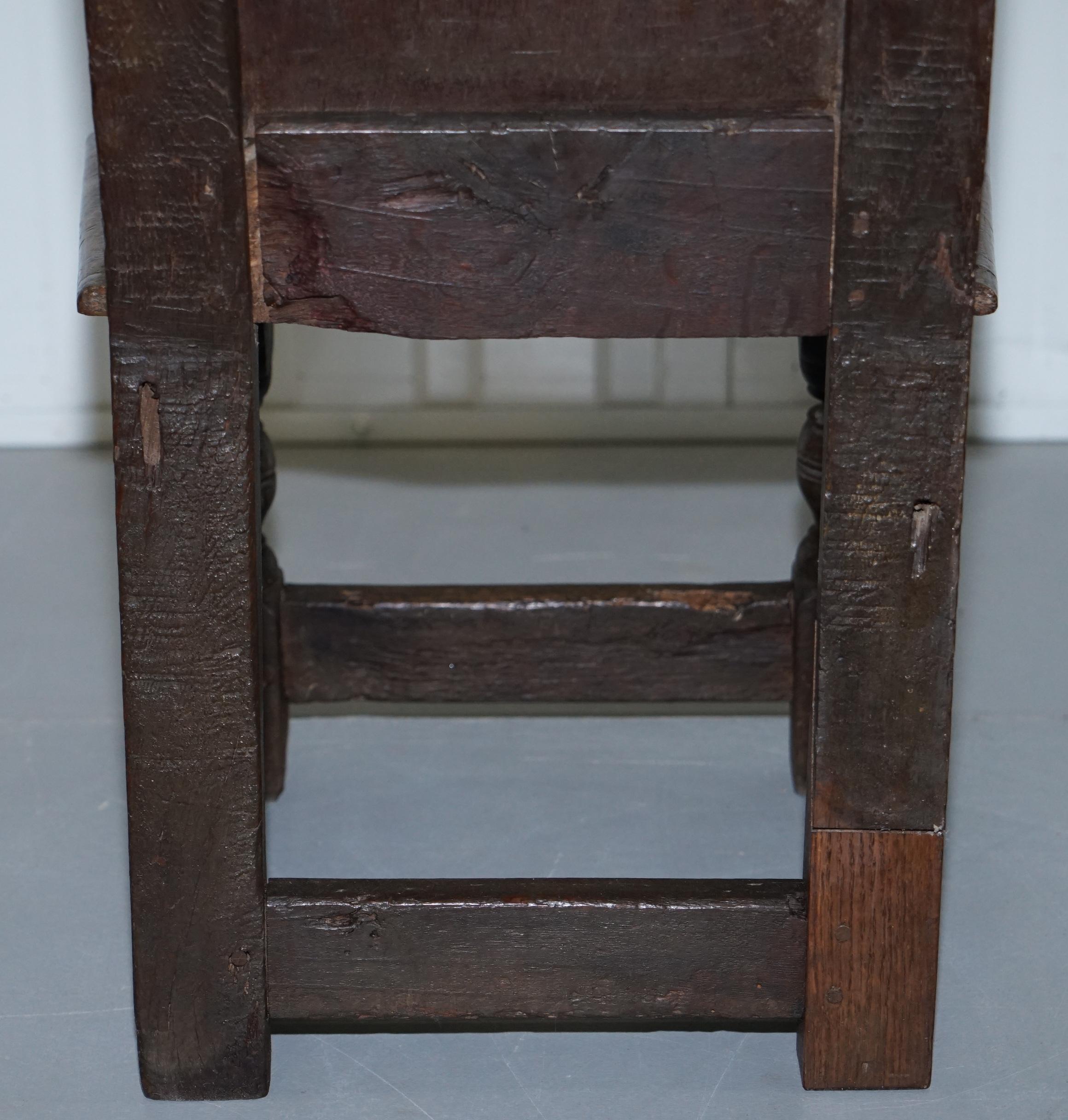 Rare circa 1760 Fruit Wood Wood Chair Nicely Carved Quite Small 18th Century Example (Chaise en bois fruitier joliment sculptée) en vente 5