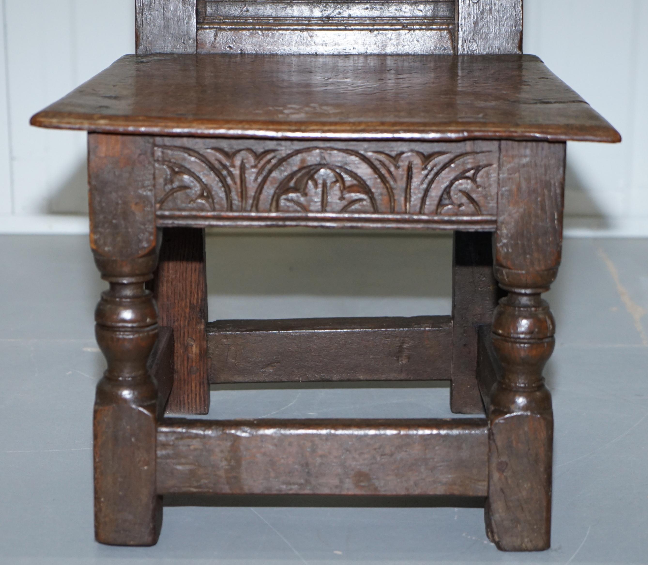 Rare circa 1760 Fruit Wood Wood Chair Nicely Carved Quite Small 18th Century Example (Chaise en bois fruitier joliment sculptée) en vente 2