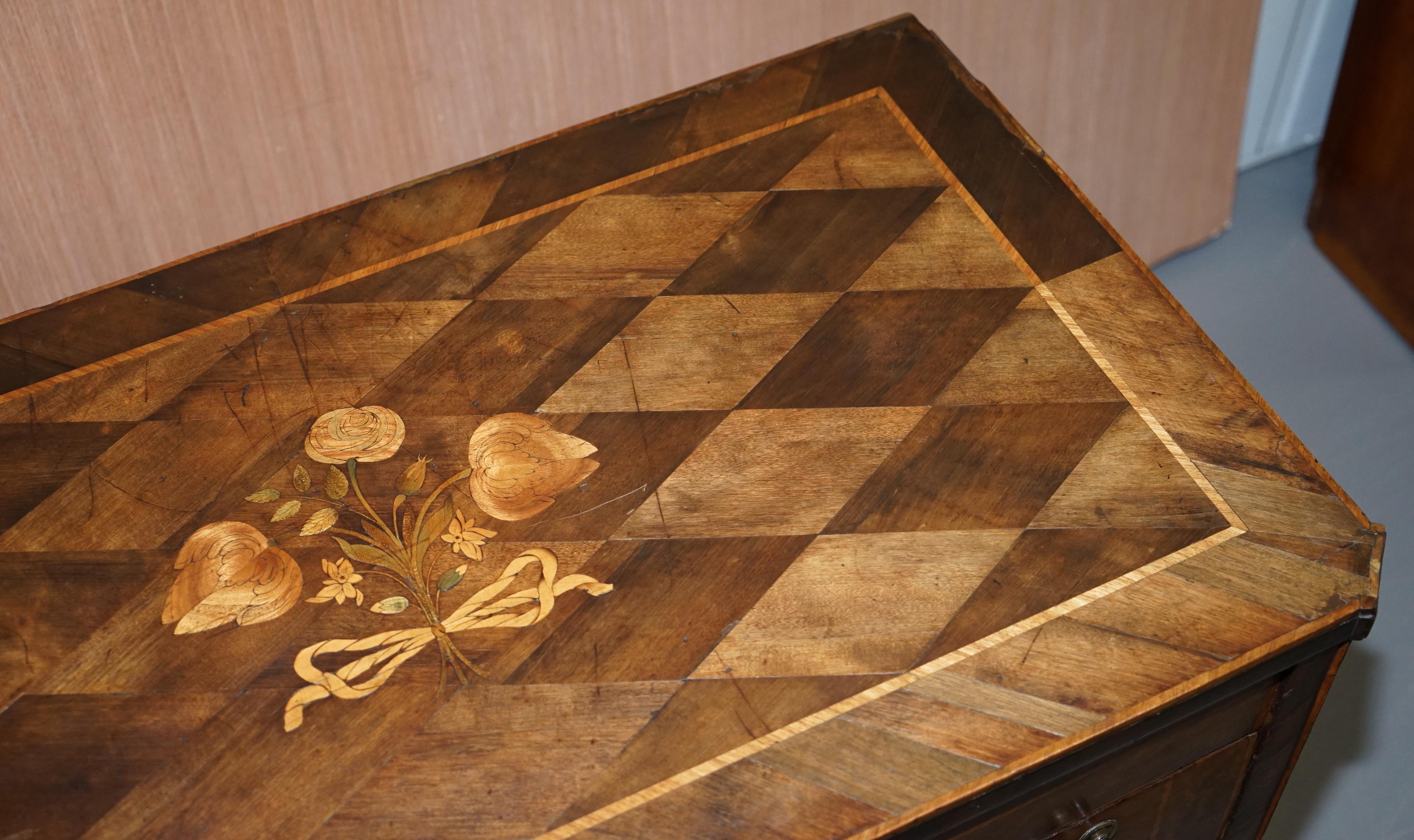 Legno di alberi da frutto Rara cassettiera continentale del 1780 circa con intarsio a parchetto in vendita