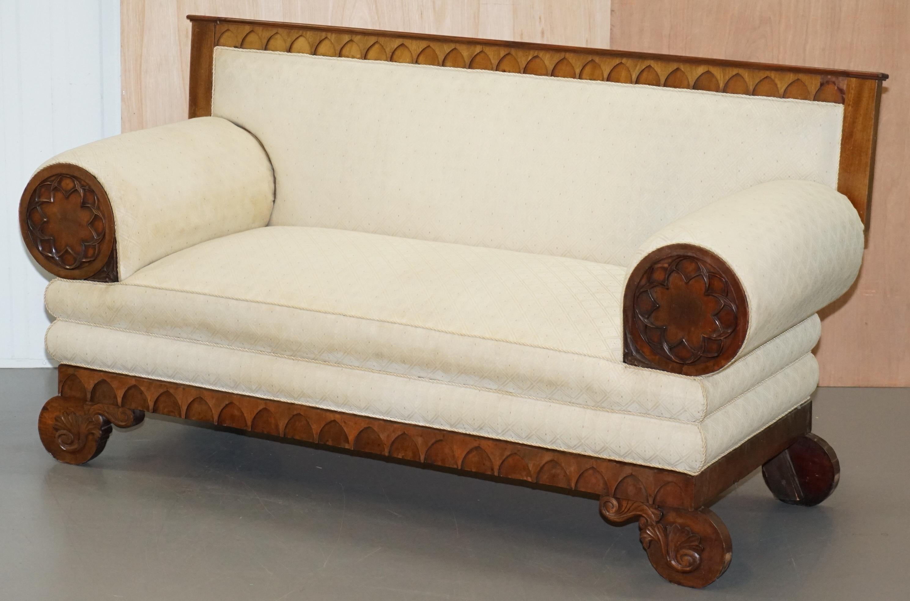 We are delighted to offer for sale this lovely circa 1780 Gothic style settee with removable back converting it into a lovely bluster armed window seat

A very good looking and well made piece, the carving is very much in the Gothic style, the