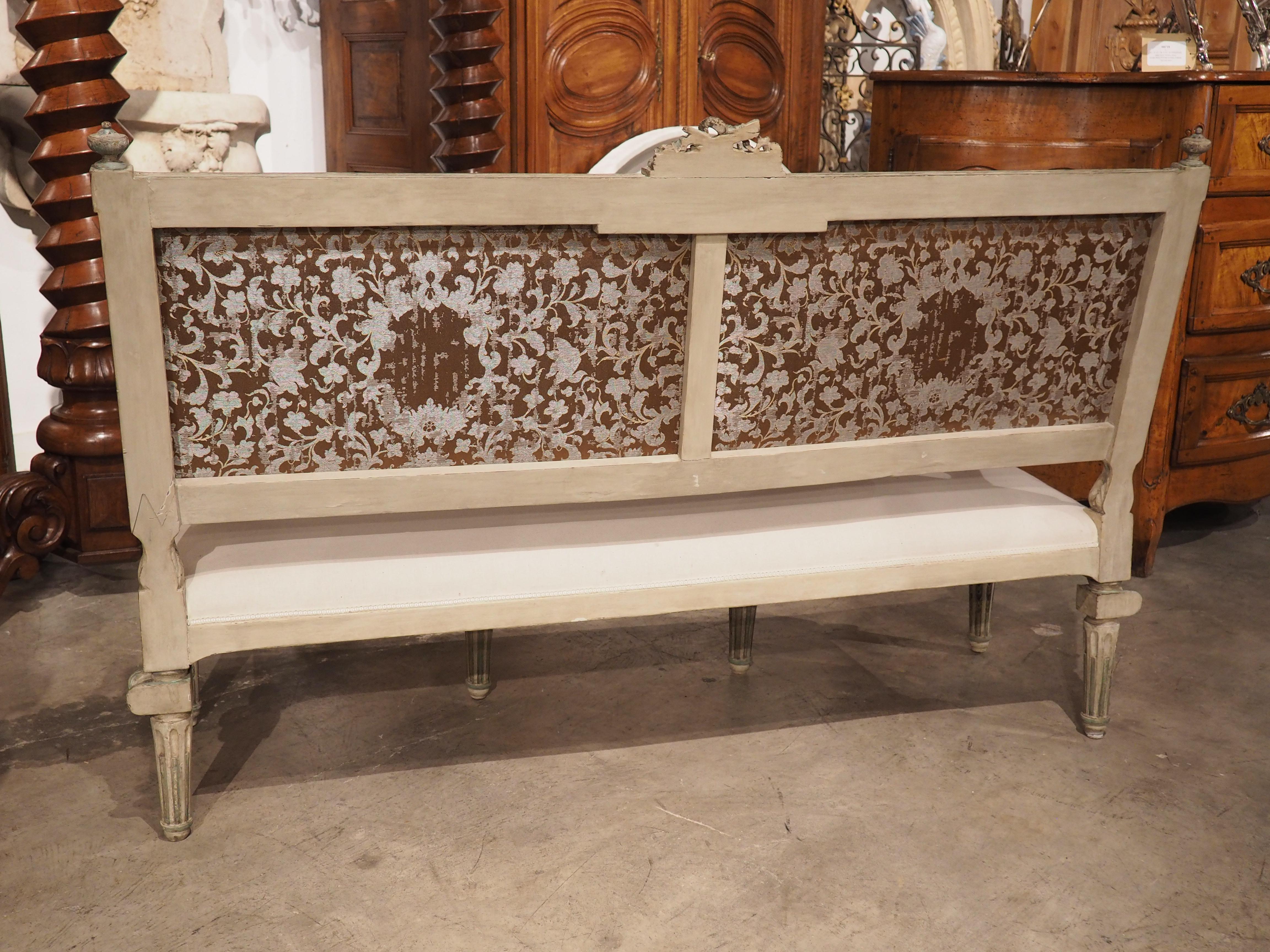 Rare circa 1790 Italian Neoclassical Children’s Banquette in Lacquered Beechwood For Sale 10