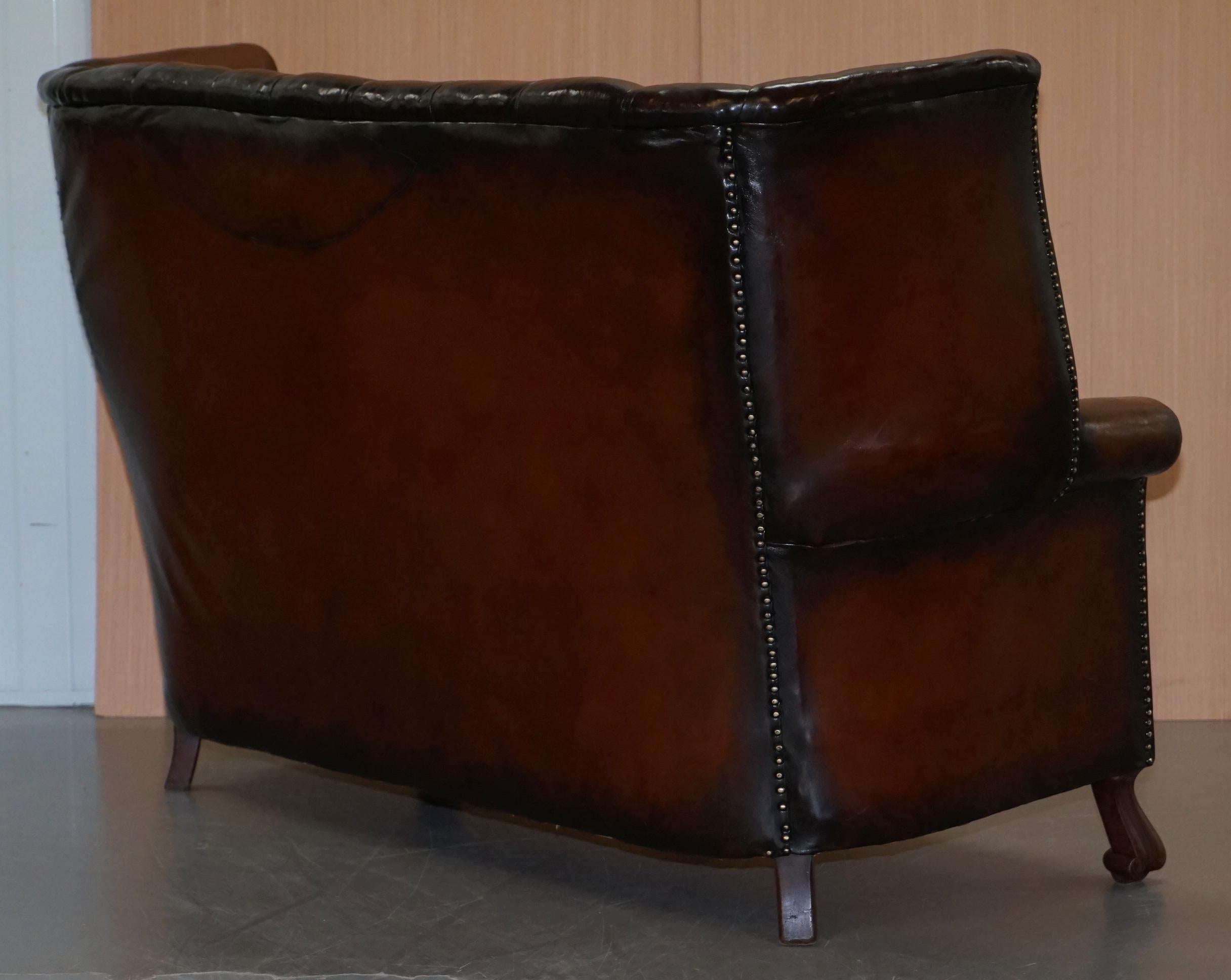 Rare circa 1860 Huge Victorian Brown Leather Barrel Back Suite Sofa Armchair For Sale 2