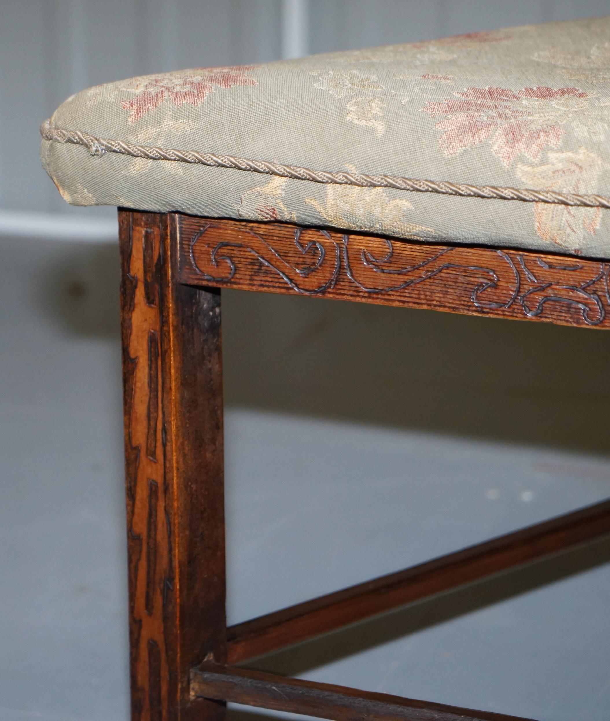 Rare circa 1860 Victorian Triangle Hunting Stool from Buckeburg Castle, Germany For Sale 4
