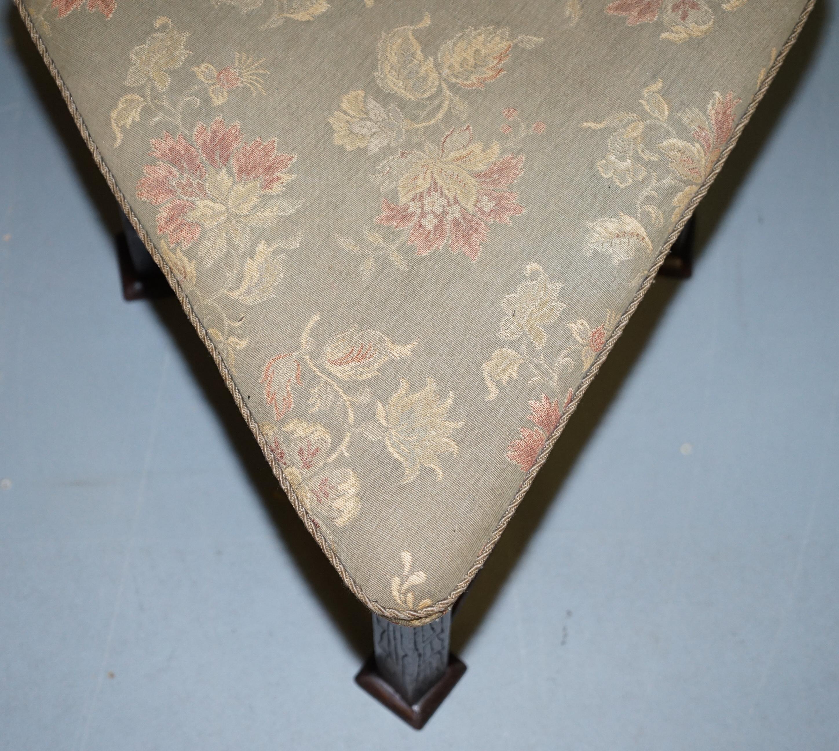 Allemand Rare tabouret de chasse triangulaire victorien datant d'environ 1860 provenant du château de Buckeburg, Allemagne en vente
