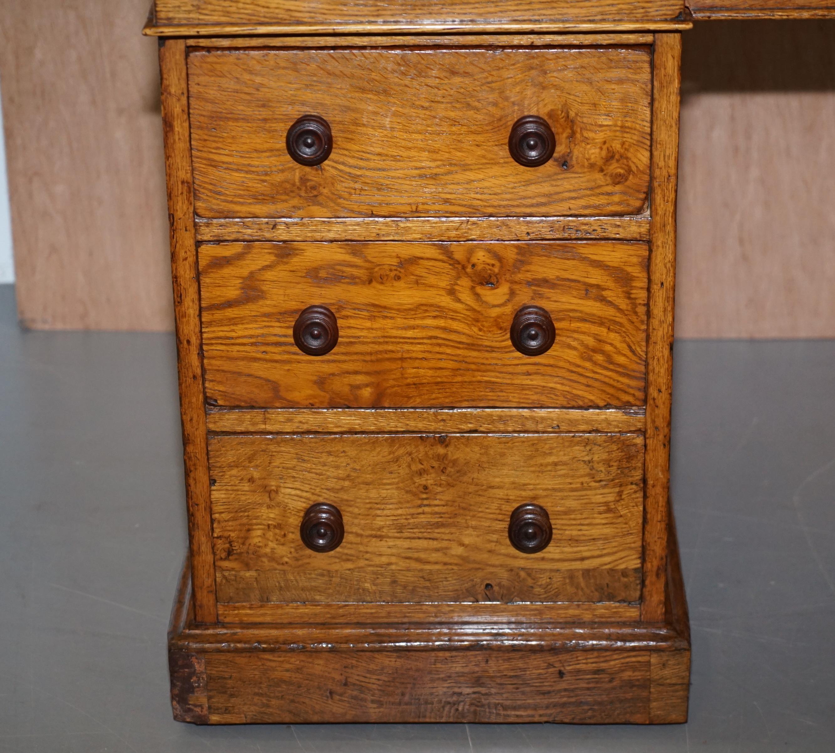 Fait main Howard & Son's Pollard de bureau en chêne rare à motif sang de bœuf en cuir de bœuf, circa 1880 en vente