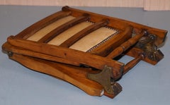 Rara silla militar plegable de campaña de madera de frutal maciza con herrajes de latón de circa 1890