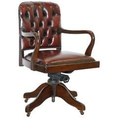 Seltene circa 1910 restauriert Oxblood Leder Büro Kapitäne Stuhl massiv Eiche Rahmen