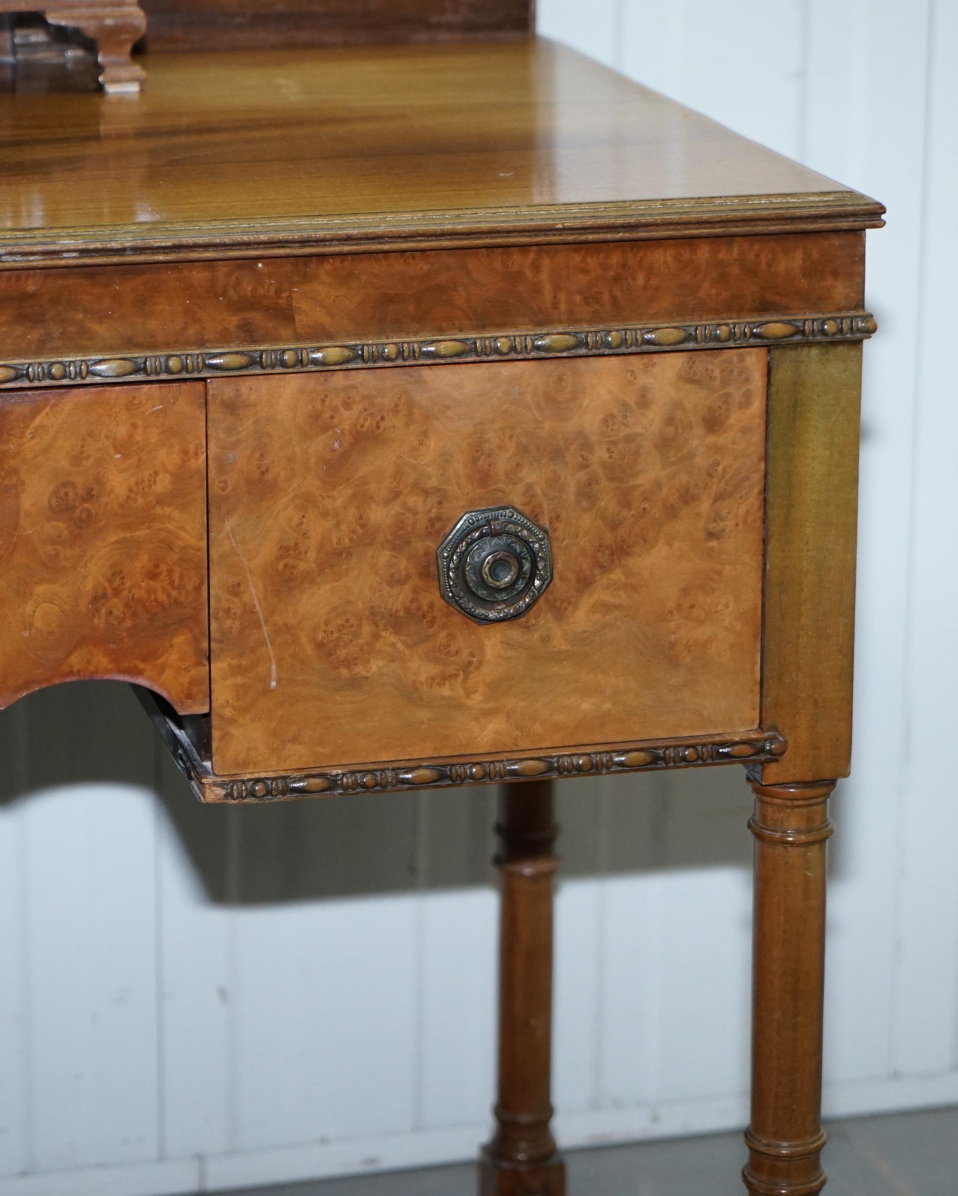 Rare circa 1920 Waring & Gillows Lancaster Burr Walnut Dressing Table Inc Mirror In Fair Condition In West Sussex, Pulborough